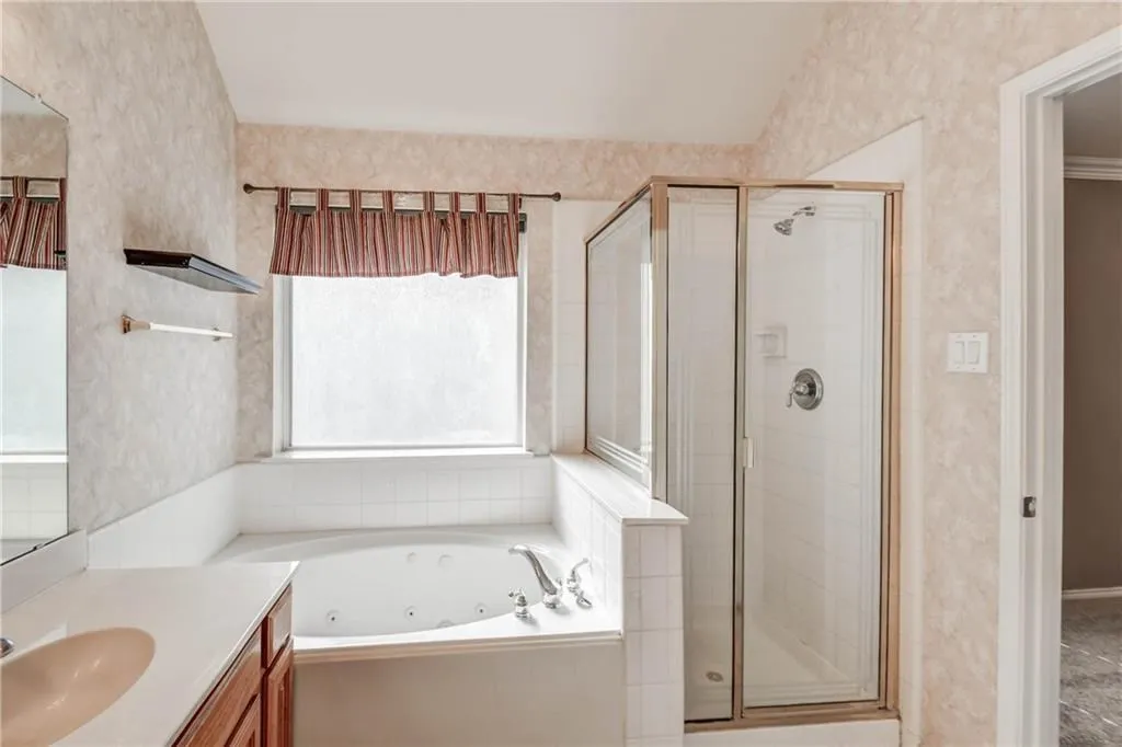 Single Family Residence For Rent in Collin County , 1302 Heather Brook Drive, Allen, Texas 75002, 3 Bedroom, 2 Bathroom, 2 Garage spaces, 2,260 Sqft, built in 2001, mls#21400366, Real Estate Agent in Allen, Homes For Rent in Collin county, Homes For Rent in Allen, Realtor in Allen Texas, Real Estate Brokerage Independent Realty Texas, Luminita Cordes Realtor