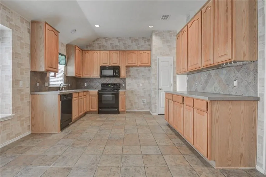 Single Family Residence For Rent in Collin County , 1302 Heather Brook Drive, Allen, Texas 75002, 3 Bedroom, 2 Bathroom, 2 Garage spaces, 2,260 Sqft, built in 2001, mls#21400366, Real Estate Agent in Allen, Homes For Rent in Collin county, Homes For Rent in Allen, Realtor in Allen Texas, Real Estate Brokerage Independent Realty Texas, Luminita Cordes Realtor