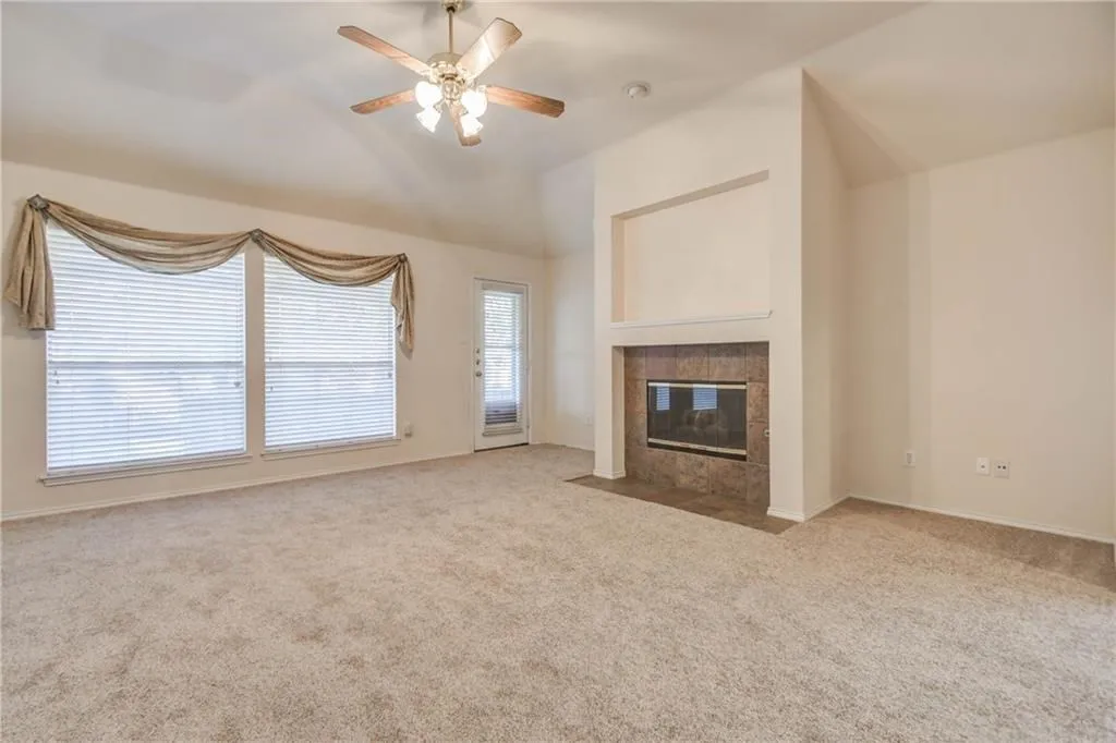 Single Family Residence For Rent in Collin County , 1302 Heather Brook Drive, Allen, Texas 75002, 3 Bedroom, 2 Bathroom, 2 Garage spaces, 2,260 Sqft, built in 2001, mls#21400366, Real Estate Agent in Allen, Homes For Rent in Collin county, Homes For Rent in Allen, Realtor in Allen Texas, Real Estate Brokerage Independent Realty Texas, Luminita Cordes Realtor