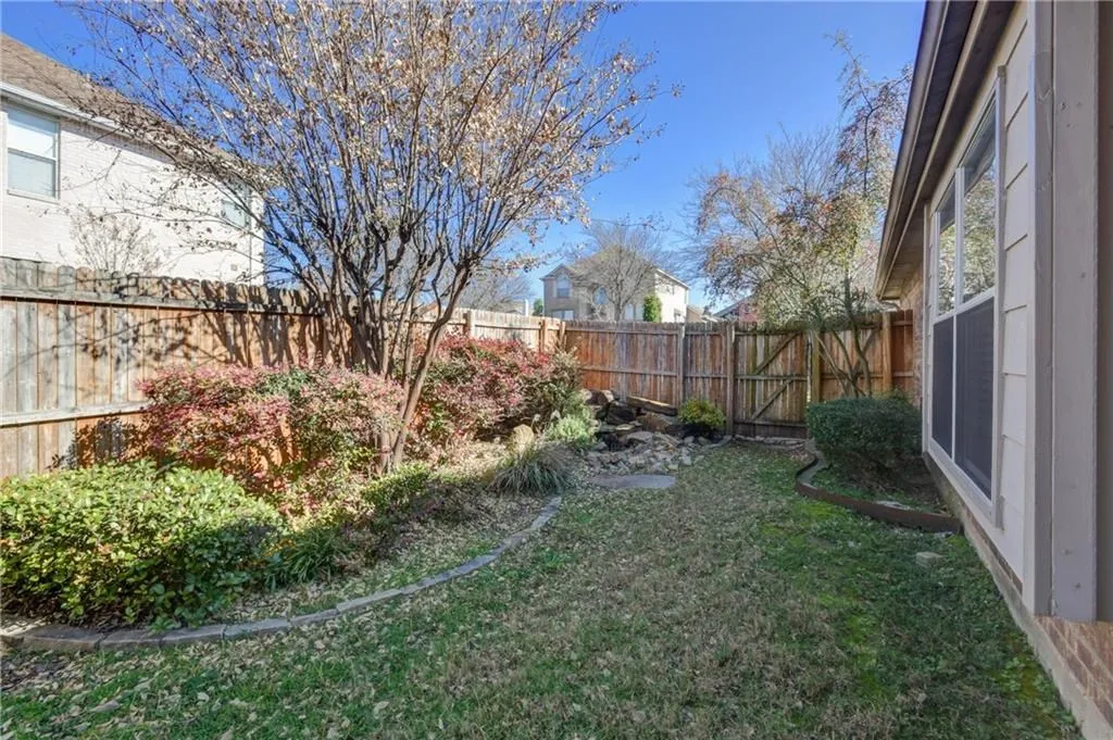 Single Family Residence For Rent in Collin County , 1302 Heather Brook Drive, Allen, Texas 75002, 3 Bedroom, 2 Bathroom, 2 Garage spaces, 2,260 Sqft, built in 2001, mls#21400366, Real Estate Agent in Allen, Homes For Rent in Collin county, Homes For Rent in Allen, Realtor in Allen Texas, Real Estate Brokerage Independent Realty Texas, Luminita Cordes Realtor