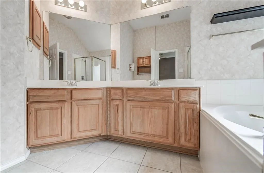 Single Family Residence For Rent in Collin County , 1302 Heather Brook Drive, Allen, Texas 75002, 3 Bedroom, 2 Bathroom, 2 Garage spaces, 2,260 Sqft, built in 2001, mls#21400366, Real Estate Agent in Allen, Homes For Rent in Collin county, Homes For Rent in Allen, Realtor in Allen Texas, Real Estate Brokerage Independent Realty Texas, Luminita Cordes Realtor