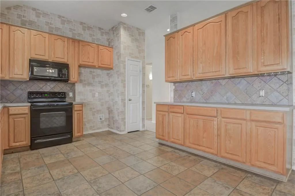 Single Family Residence For Rent in Collin County , 1302 Heather Brook Drive, Allen, Texas 75002, 3 Bedroom, 2 Bathroom, 2 Garage spaces, 2,260 Sqft, built in 2001, mls#21400366, Real Estate Agent in Allen, Homes For Rent in Collin county, Homes For Rent in Allen, Realtor in Allen Texas, Real Estate Brokerage Independent Realty Texas, Luminita Cordes Realtor