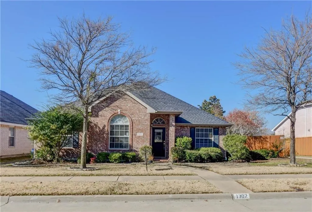 Single Family Residence For Rent in Collin County , 1302 Heather Brook Drive, Allen, Texas 75002, 3 Bedroom, 2 Bathroom, 2 Garage spaces, 2,260 Sqft, built in 2001, mls#21400366, Real Estate Agent in Allen, Homes For Rent in Collin county, Homes For Rent in Allen, Realtor in Allen Texas, Real Estate Brokerage Independent Realty Texas, Luminita Cordes Realtor
