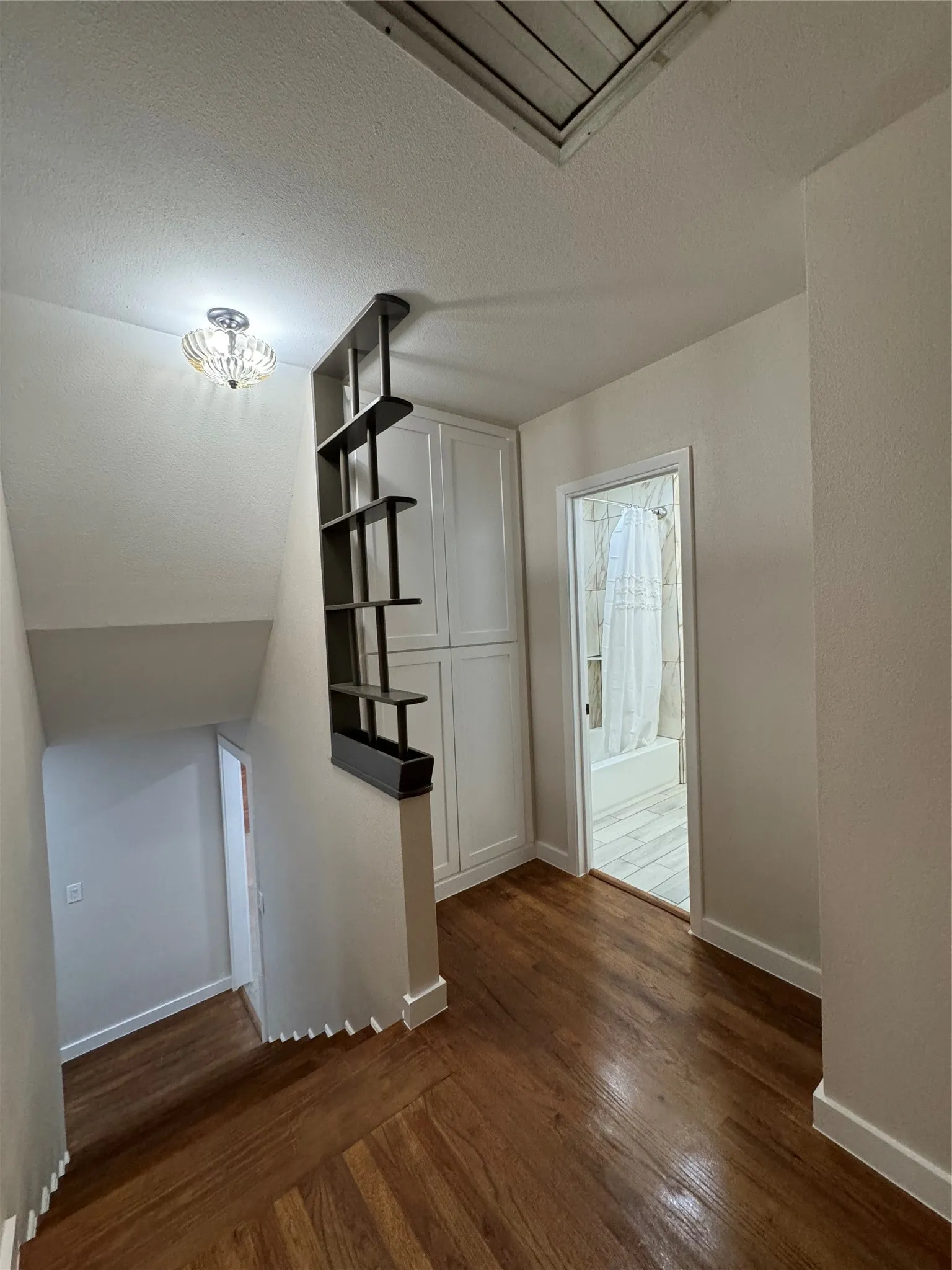 Single Family Residence For Sale in Hamilton County , 915 Old stephenville hwy, Hico, Texas 76457, 4 Bedroom, 2 Bathroom, Garage spaces, 2,500 Sqft, built in 1950, mls#21400373, Real Estate Agent in Hico, Homes For Sale in Hamilton county, Homes For Sale in Hico, Realtor in Hico Texas, Real Estate Brokerage Independent Realty Texas, Luminita Cordes Realtor