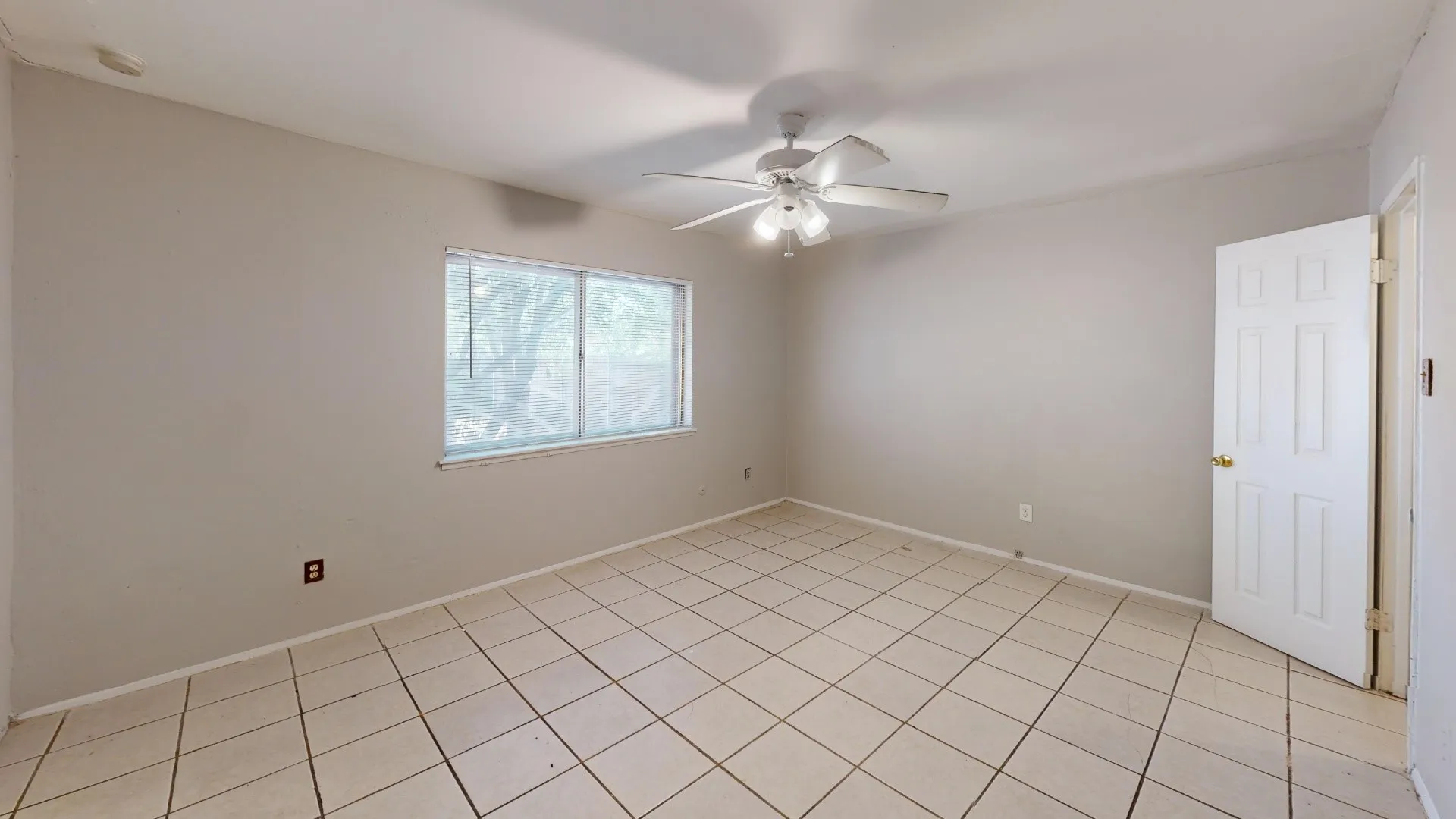 Neutral wall finishes and tile flooring