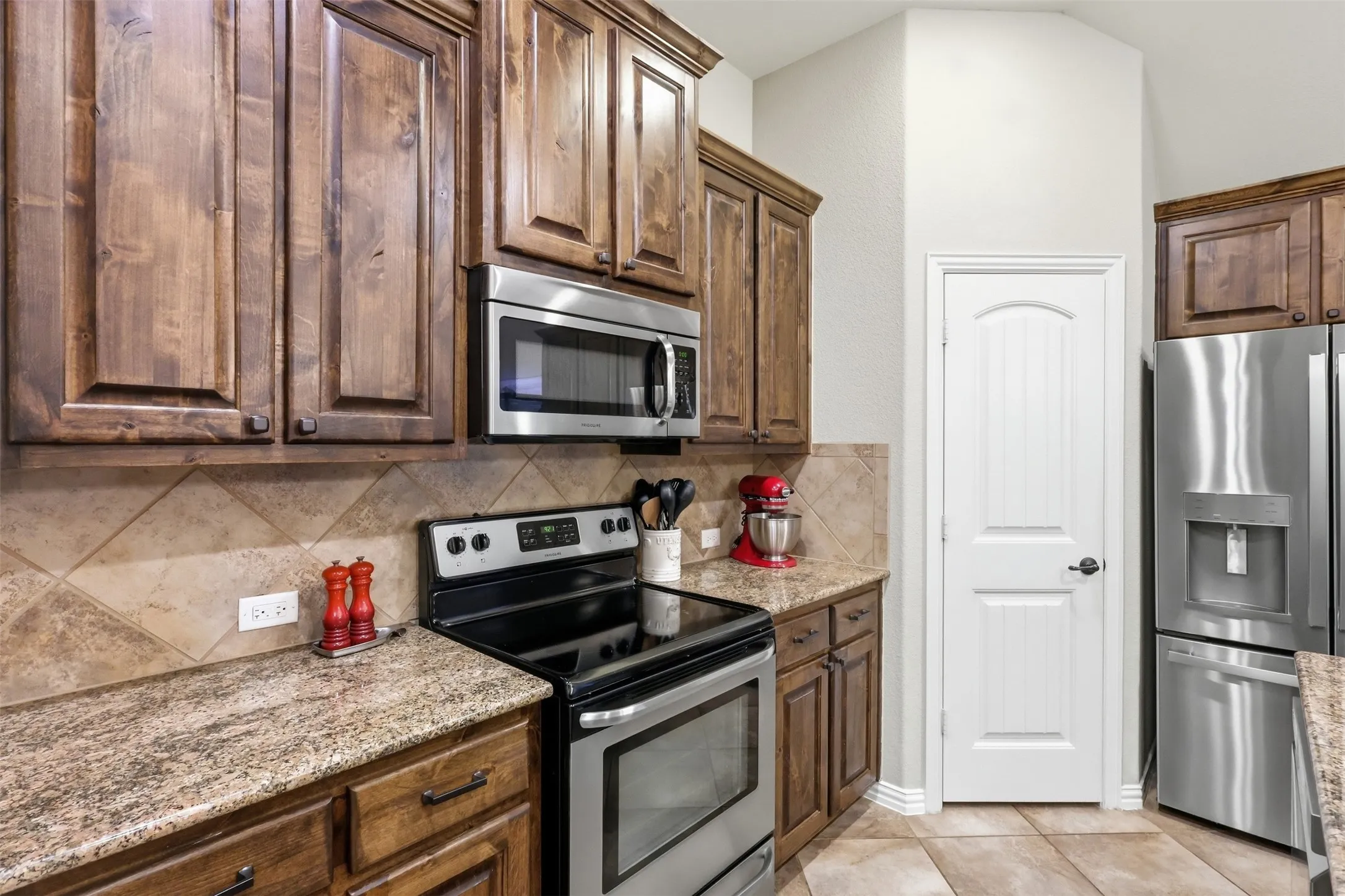 Single Family Residence For Sale in Tarrant County , 3956 Hollow Lake, Roanoke, Texas 76262, 3 Bedroom, 2 Bathroom, 2 Garage spaces, 2,103 Sqft, built in 2013, mls#21400379, Real Estate Agent in Roanoke, Homes For Sale in Tarrant county, Homes For Sale in Roanoke, Realtor in Roanoke Texas, Real Estate Brokerage Independent Realty Texas, Luminita Cordes Realtor