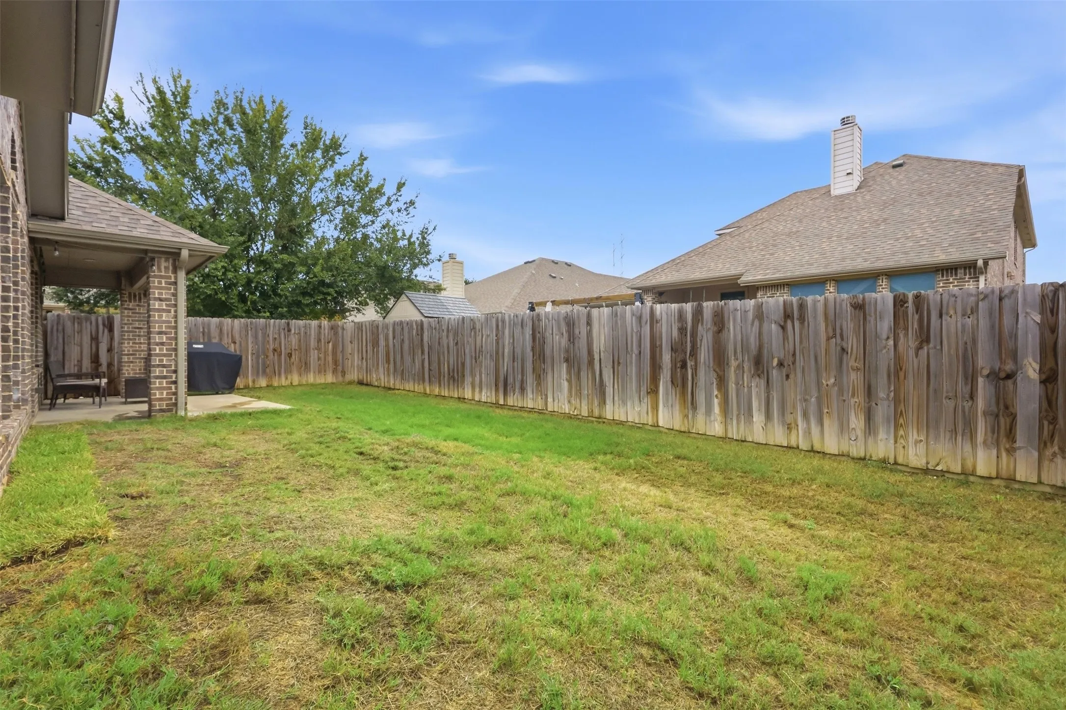 Single Family Residence For Sale in Tarrant County , 3956 Hollow Lake, Roanoke, Texas 76262, 3 Bedroom, 2 Bathroom, 2 Garage spaces, 2,103 Sqft, built in 2013, mls#21400379, Real Estate Agent in Roanoke, Homes For Sale in Tarrant county, Homes For Sale in Roanoke, Realtor in Roanoke Texas, Real Estate Brokerage Independent Realty Texas, Luminita Cordes Realtor