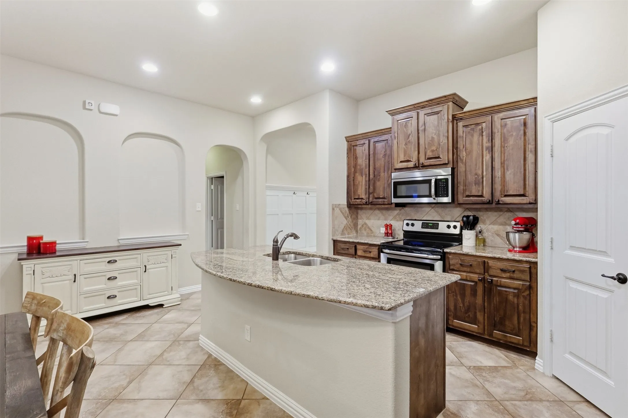 Single Family Residence For Sale in Tarrant County , 3956 Hollow Lake, Roanoke, Texas 76262, 3 Bedroom, 2 Bathroom, 2 Garage spaces, 2,103 Sqft, built in 2013, mls#21400379, Real Estate Agent in Roanoke, Homes For Sale in Tarrant county, Homes For Sale in Roanoke, Realtor in Roanoke Texas, Real Estate Brokerage Independent Realty Texas, Luminita Cordes Realtor