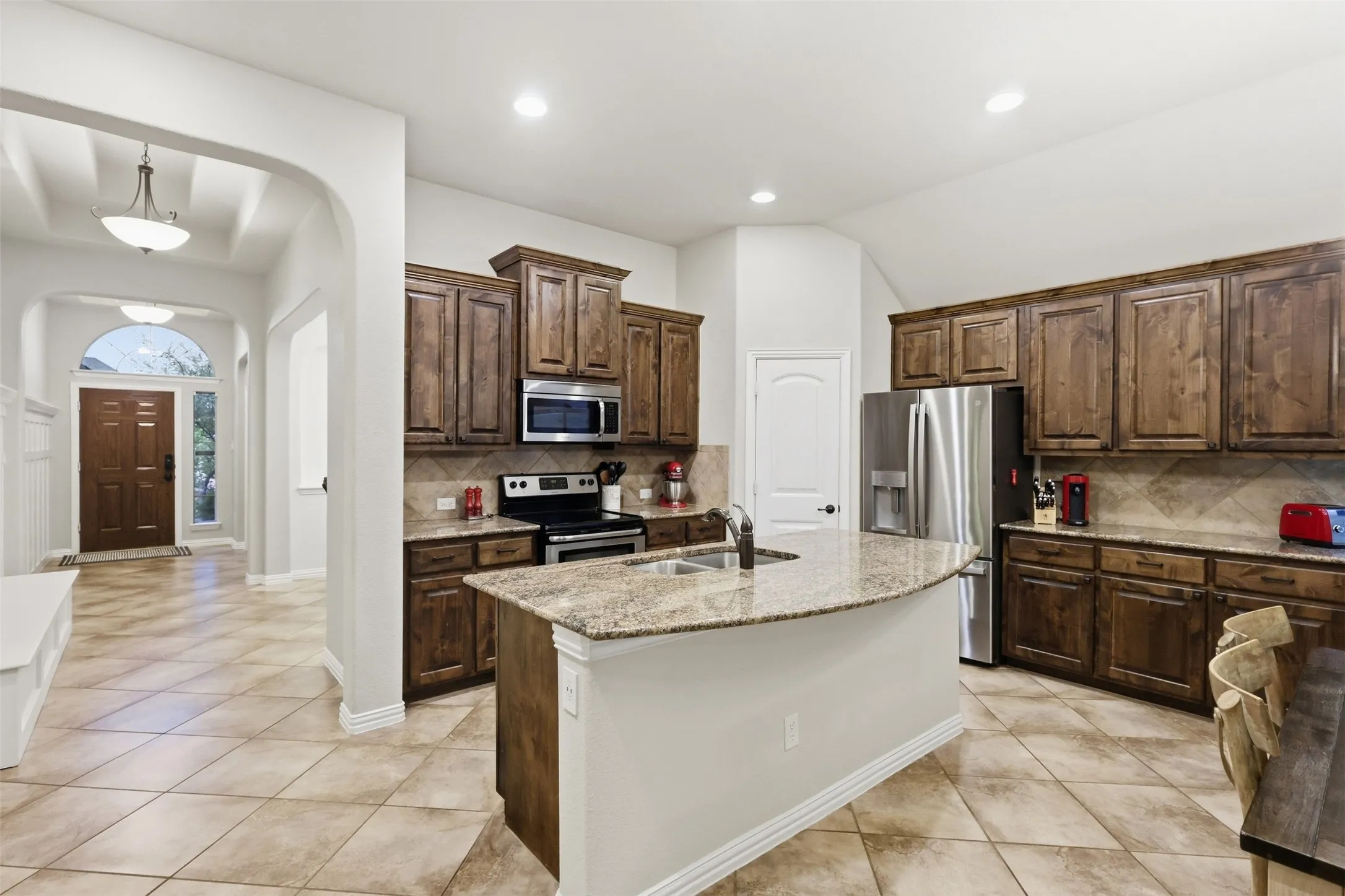 Single Family Residence For Sale in Tarrant County , 3956 Hollow Lake, Roanoke, Texas 76262, 3 Bedroom, 2 Bathroom, 2 Garage spaces, 2,103 Sqft, built in 2013, mls#21400379, Real Estate Agent in Roanoke, Homes For Sale in Tarrant county, Homes For Sale in Roanoke, Realtor in Roanoke Texas, Real Estate Brokerage Independent Realty Texas, Luminita Cordes Realtor