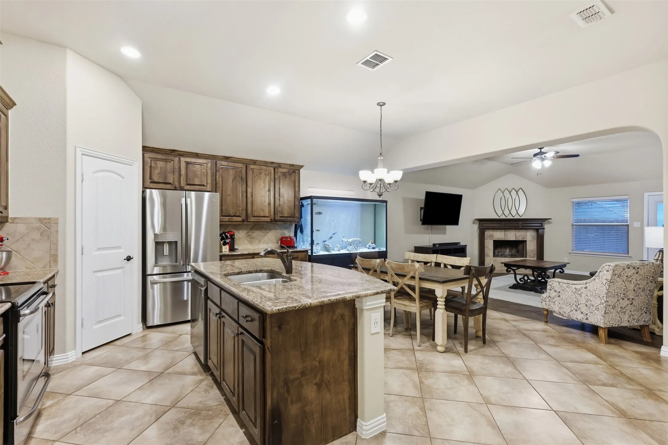 Single Family Residence For Sale in Tarrant County , 3956 Hollow Lake, Roanoke, Texas 76262, 3 Bedroom, 2 Bathroom, 2 Garage spaces, 2,103 Sqft, built in 2013, mls#21400379, Real Estate Agent in Roanoke, Homes For Sale in Tarrant county, Homes For Sale in Roanoke, Realtor in Roanoke Texas, Real Estate Brokerage Independent Realty Texas, Luminita Cordes Realtor