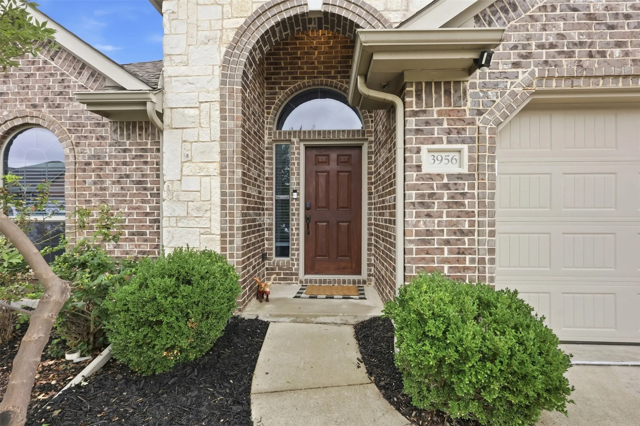 Single Family Residence For Sale in Tarrant County , 3956 Hollow Lake, Roanoke, Texas 76262, 3 Bedroom, 2 Bathroom, 2 Garage spaces, 2,103 Sqft, built in 2013, mls#21400379, Real Estate Agent in Roanoke, Homes For Sale in Tarrant county, Homes For Sale in Roanoke, Realtor in Roanoke Texas, Real Estate Brokerage Independent Realty Texas, Luminita Cordes Realtor