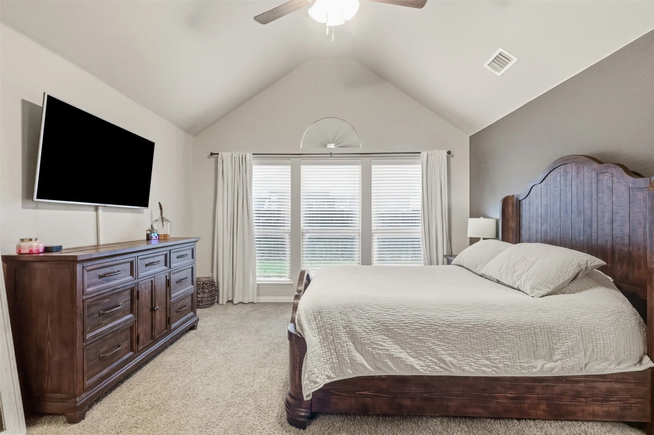 Single Family Residence For Sale in Tarrant County , 3956 Hollow Lake, Roanoke, Texas 76262, 3 Bedroom, 2 Bathroom, 2 Garage spaces, 2,103 Sqft, built in 2013, mls#21400379, Real Estate Agent in Roanoke, Homes For Sale in Tarrant county, Homes For Sale in Roanoke, Realtor in Roanoke Texas, Real Estate Brokerage Independent Realty Texas, Luminita Cordes Realtor
