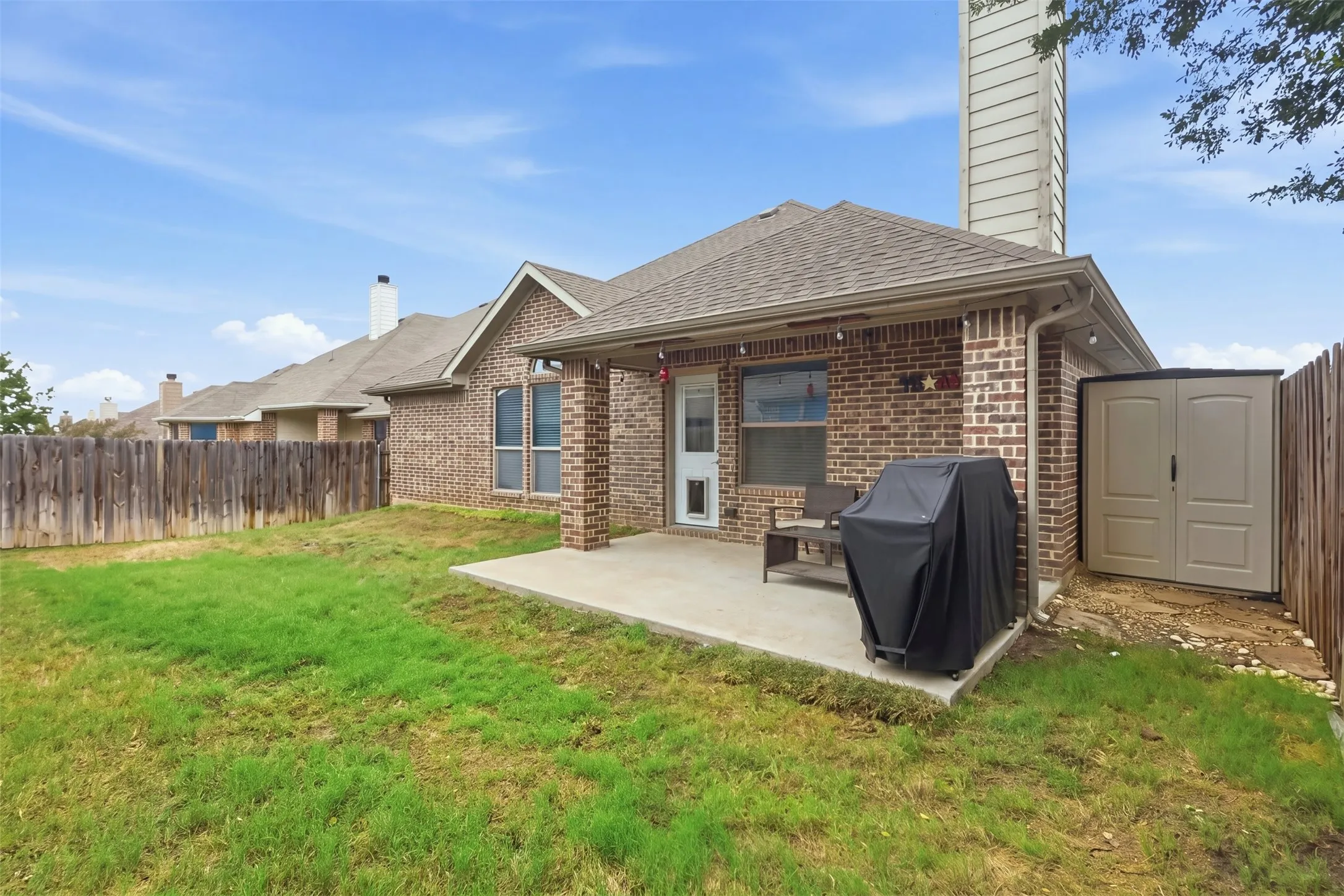 Single Family Residence For Sale in Tarrant County , 3956 Hollow Lake, Roanoke, Texas 76262, 3 Bedroom, 2 Bathroom, 2 Garage spaces, 2,103 Sqft, built in 2013, mls#21400379, Real Estate Agent in Roanoke, Homes For Sale in Tarrant county, Homes For Sale in Roanoke, Realtor in Roanoke Texas, Real Estate Brokerage Independent Realty Texas, Luminita Cordes Realtor