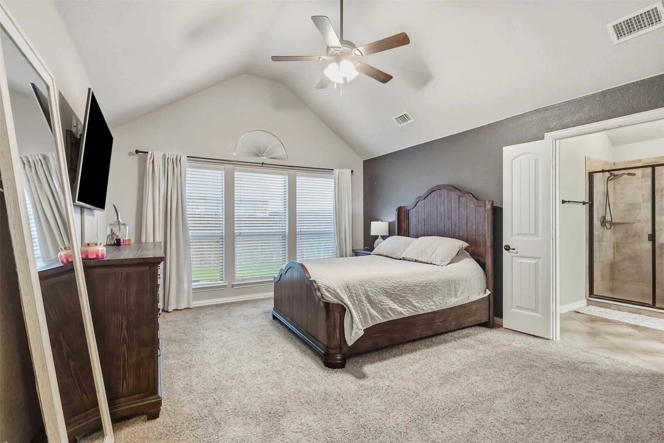 Single Family Residence For Sale in Tarrant County , 3956 Hollow Lake, Roanoke, Texas 76262, 3 Bedroom, 2 Bathroom, 2 Garage spaces, 2,103 Sqft, built in 2013, mls#21400379, Real Estate Agent in Roanoke, Homes For Sale in Tarrant county, Homes For Sale in Roanoke, Realtor in Roanoke Texas, Real Estate Brokerage Independent Realty Texas, Luminita Cordes Realtor