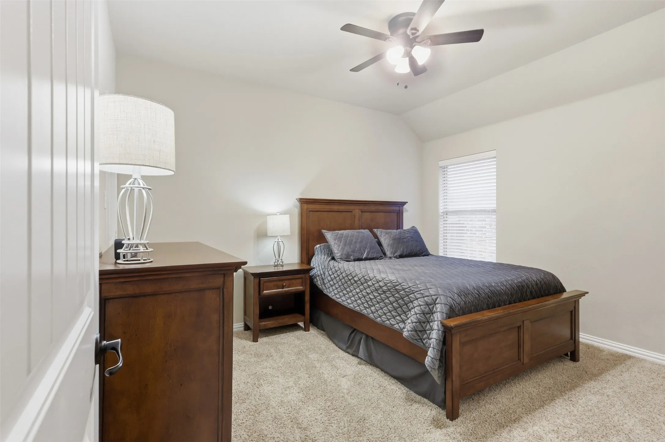 Single Family Residence For Sale in Tarrant County , 3956 Hollow Lake, Roanoke, Texas 76262, 3 Bedroom, 2 Bathroom, 2 Garage spaces, 2,103 Sqft, built in 2013, mls#21400379, Real Estate Agent in Roanoke, Homes For Sale in Tarrant county, Homes For Sale in Roanoke, Realtor in Roanoke Texas, Real Estate Brokerage Independent Realty Texas, Luminita Cordes Realtor