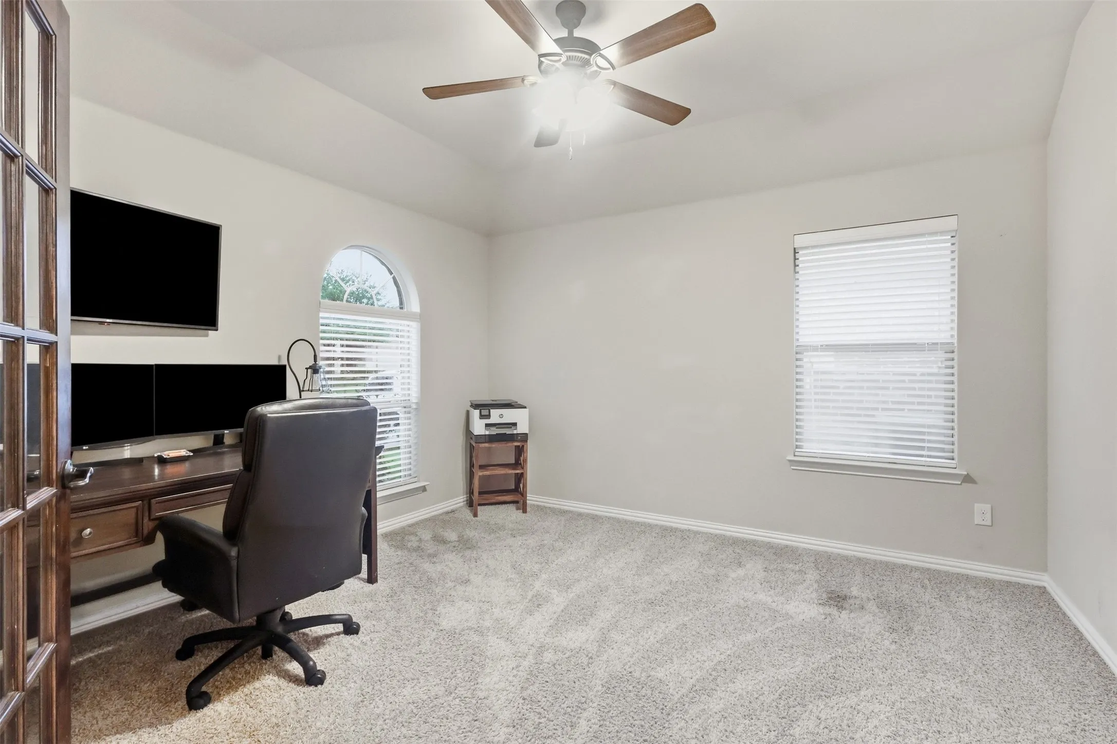 Single Family Residence For Sale in Tarrant County , 3956 Hollow Lake, Roanoke, Texas 76262, 3 Bedroom, 2 Bathroom, 2 Garage spaces, 2,103 Sqft, built in 2013, mls#21400379, Real Estate Agent in Roanoke, Homes For Sale in Tarrant county, Homes For Sale in Roanoke, Realtor in Roanoke Texas, Real Estate Brokerage Independent Realty Texas, Luminita Cordes Realtor