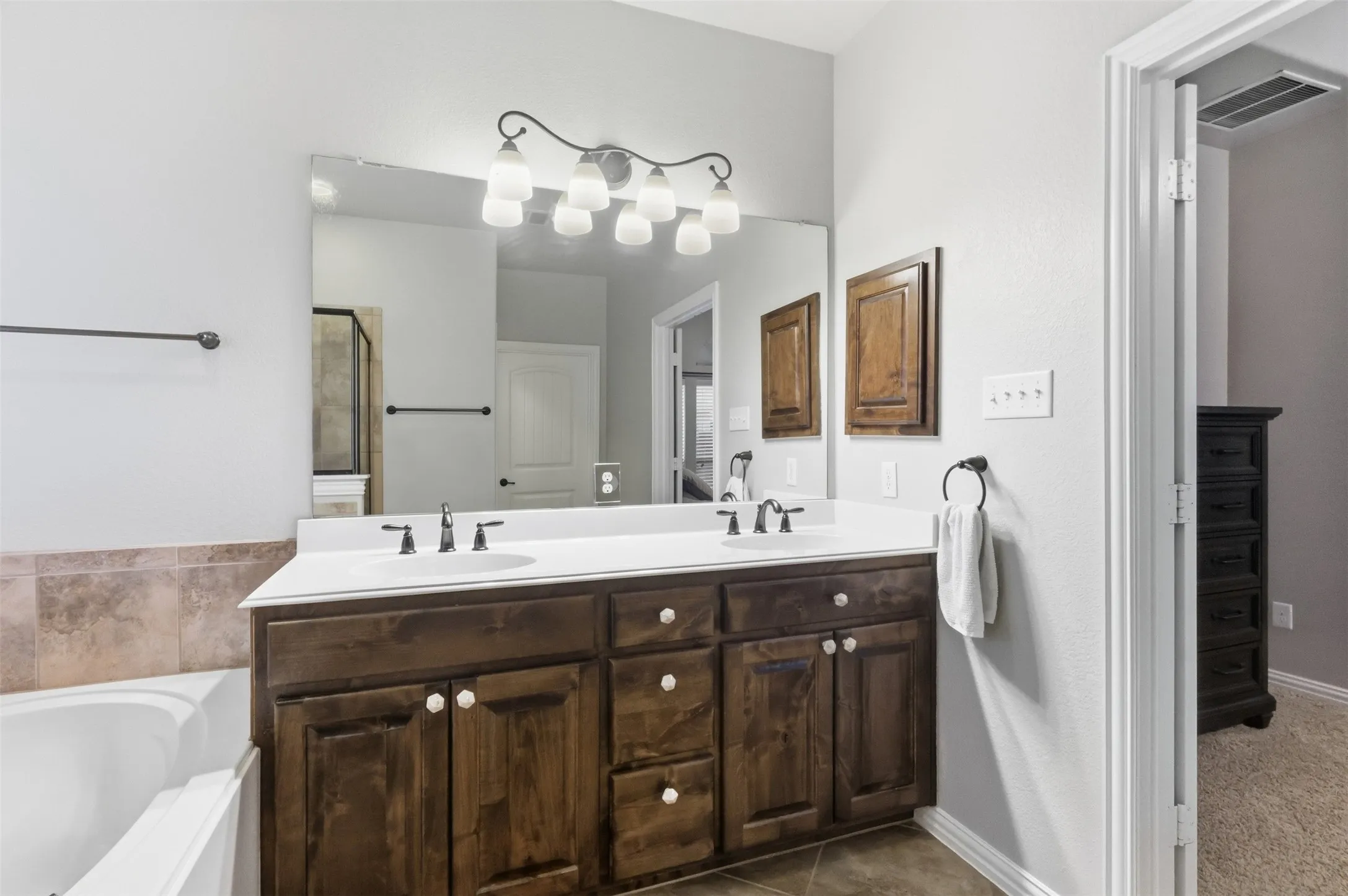 Single Family Residence For Sale in Tarrant County , 3956 Hollow Lake, Roanoke, Texas 76262, 3 Bedroom, 2 Bathroom, 2 Garage spaces, 2,103 Sqft, built in 2013, mls#21400379, Real Estate Agent in Roanoke, Homes For Sale in Tarrant county, Homes For Sale in Roanoke, Realtor in Roanoke Texas, Real Estate Brokerage Independent Realty Texas, Luminita Cordes Realtor