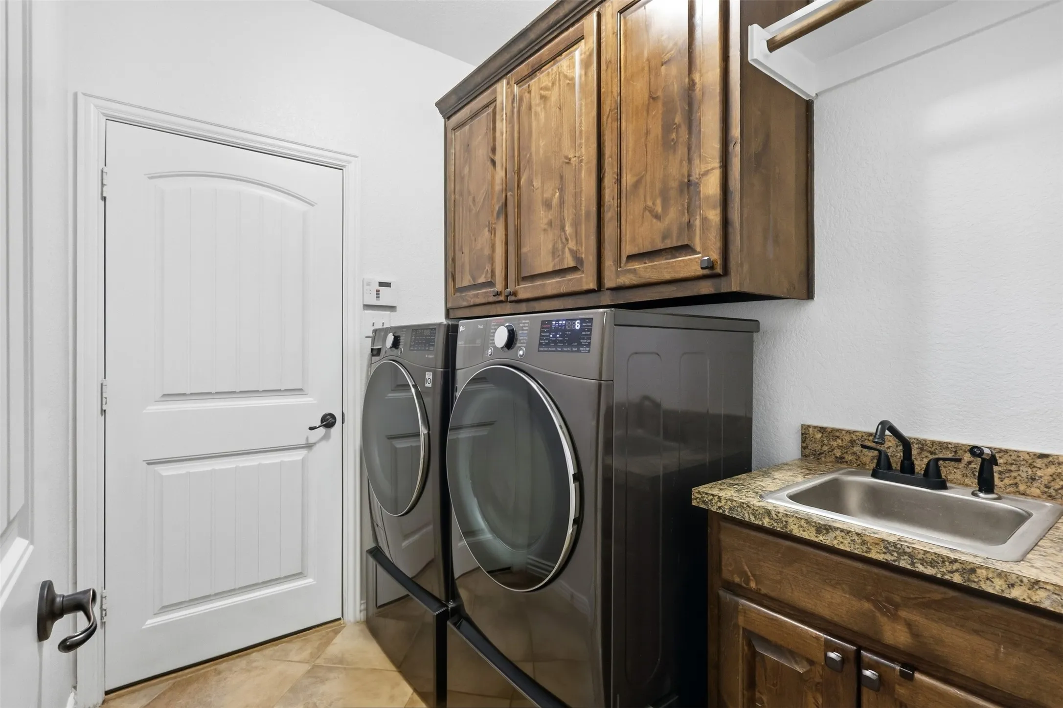 Single Family Residence For Sale in Tarrant County , 3956 Hollow Lake, Roanoke, Texas 76262, 3 Bedroom, 2 Bathroom, 2 Garage spaces, 2,103 Sqft, built in 2013, mls#21400379, Real Estate Agent in Roanoke, Homes For Sale in Tarrant county, Homes For Sale in Roanoke, Realtor in Roanoke Texas, Real Estate Brokerage Independent Realty Texas, Luminita Cordes Realtor