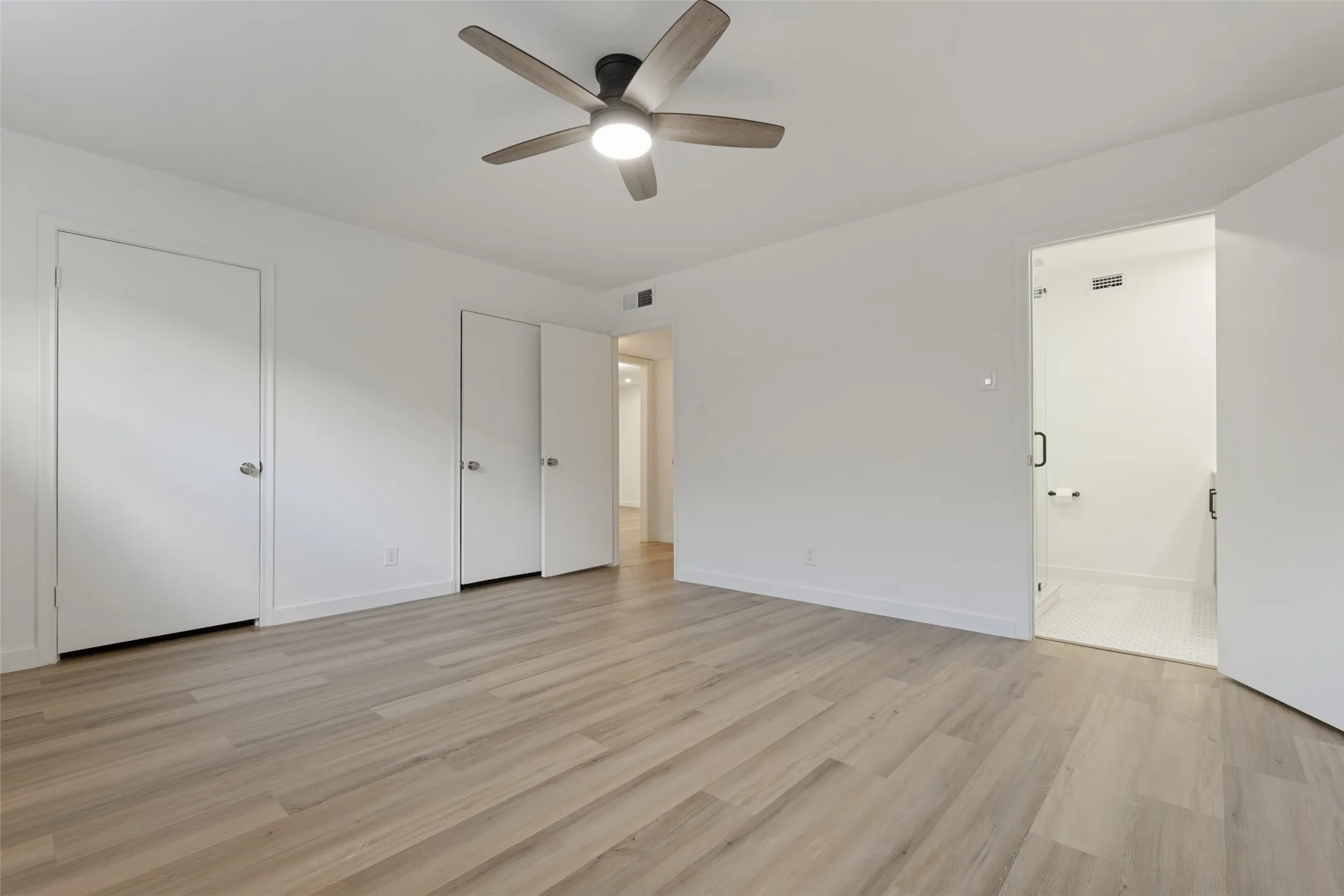 Condominium For Rent in Dallas County , 6115 Averill Way A, Dallas, Texas 75225, 2 Bedroom, 2 Bathroom, Garage spaces, 1,427 Sqft, built in 1957, mls#21400383, Real Estate Agent in Dallas, Homes For Rent in Dallas county, Homes For Rent in Dallas, Realtor in Dallas Texas, Real Estate Brokerage Independent Realty Texas, Luminita Cordes Realtor