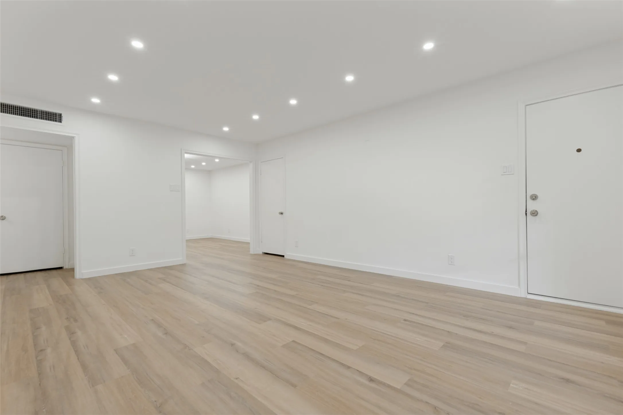 Condominium For Rent in Dallas County , 6115 Averill Way A, Dallas, Texas 75225, 2 Bedroom, 2 Bathroom, Garage spaces, 1,427 Sqft, built in 1957, mls#21400383, Real Estate Agent in Dallas, Homes For Rent in Dallas county, Homes For Rent in Dallas, Realtor in Dallas Texas, Real Estate Brokerage Independent Realty Texas, Luminita Cordes Realtor