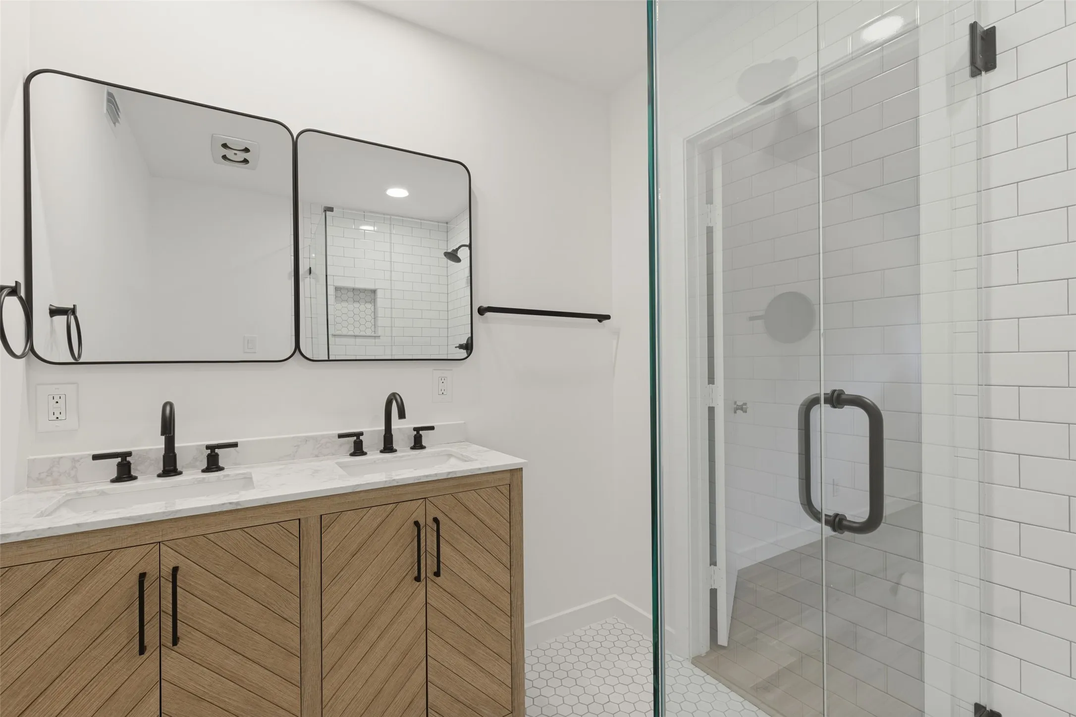 Condominium For Rent in Dallas County , 6115 Averill Way A, Dallas, Texas 75225, 2 Bedroom, 2 Bathroom, Garage spaces, 1,427 Sqft, built in 1957, mls#21400383, Real Estate Agent in Dallas, Homes For Rent in Dallas county, Homes For Rent in Dallas, Realtor in Dallas Texas, Real Estate Brokerage Independent Realty Texas, Luminita Cordes Realtor