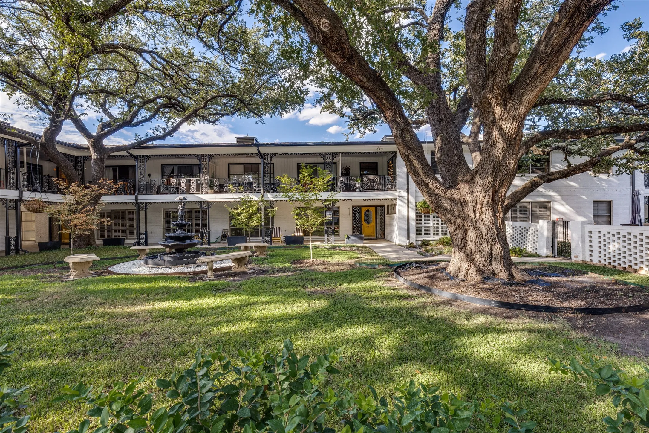 Condominium For Rent in Dallas County , 6115 Averill Way A, Dallas, Texas 75225, 2 Bedroom, 2 Bathroom, Garage spaces, 1,427 Sqft, built in 1957, mls#21400383, Real Estate Agent in Dallas, Homes For Rent in Dallas county, Homes For Rent in Dallas, Realtor in Dallas Texas, Real Estate Brokerage Independent Realty Texas, Luminita Cordes Realtor