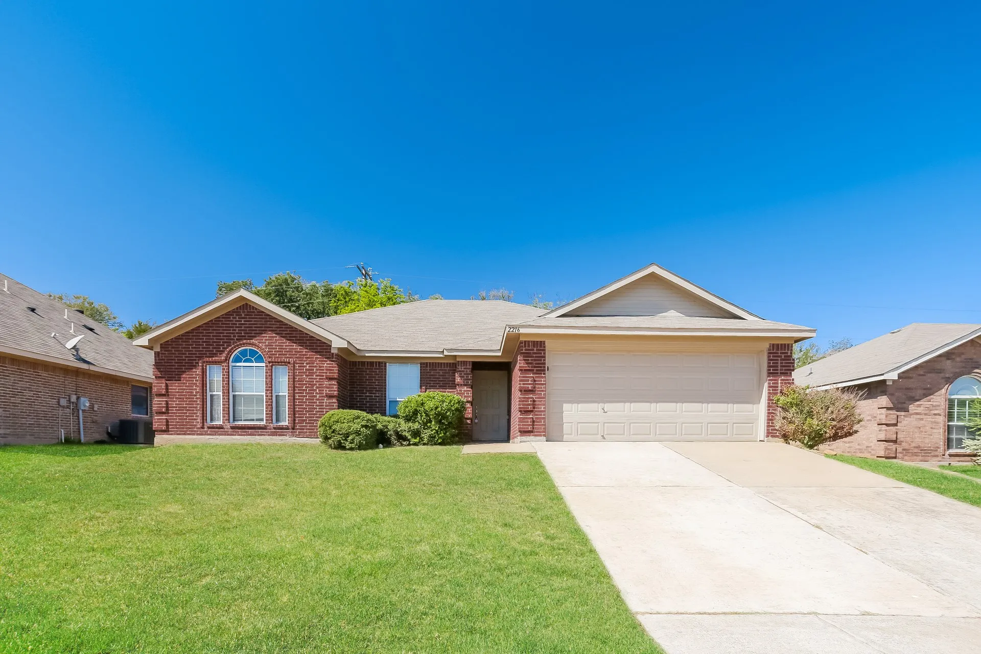 Single Family Residence For Rent in Tarrant County , 2216 Cancun Drive, Mansfield, Texas 76063, 4 Bedroom, 2 Bathroom, 2 Garage spaces, 1,801 Sqft, built in 2006, mls#21400388, Real Estate Agent in Mansfield, Homes For Rent in Tarrant county, Homes For Rent in Mansfield, Realtor in Mansfield Texas, Real Estate Brokerage Independent Realty Texas, Luminita Cordes Realtor