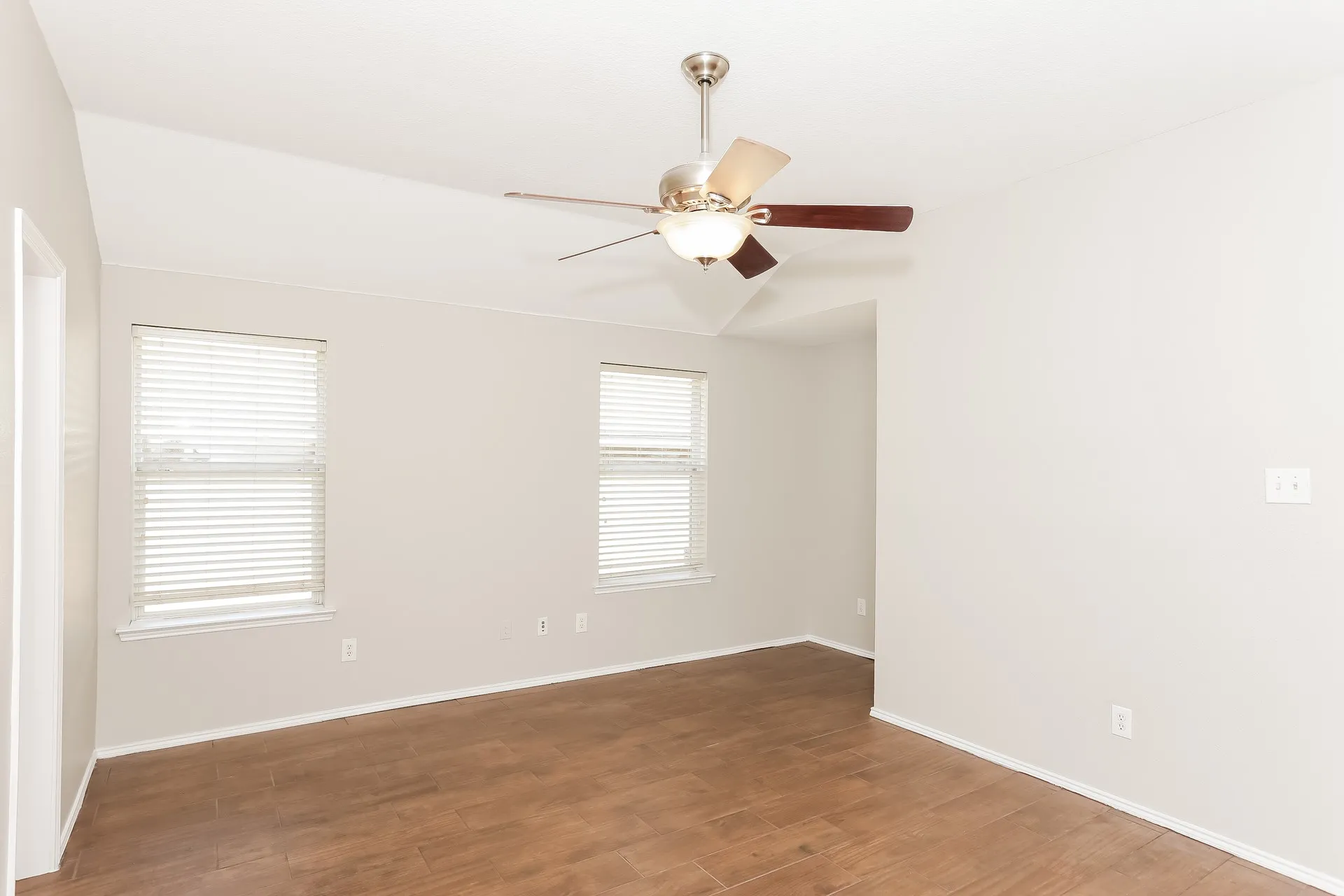 Single Family Residence For Rent in Tarrant County , 2216 Cancun Drive, Mansfield, Texas 76063, 4 Bedroom, 2 Bathroom, 2 Garage spaces, 1,801 Sqft, built in 2006, mls#21400388, Real Estate Agent in Mansfield, Homes For Rent in Tarrant county, Homes For Rent in Mansfield, Realtor in Mansfield Texas, Real Estate Brokerage Independent Realty Texas, Luminita Cordes Realtor