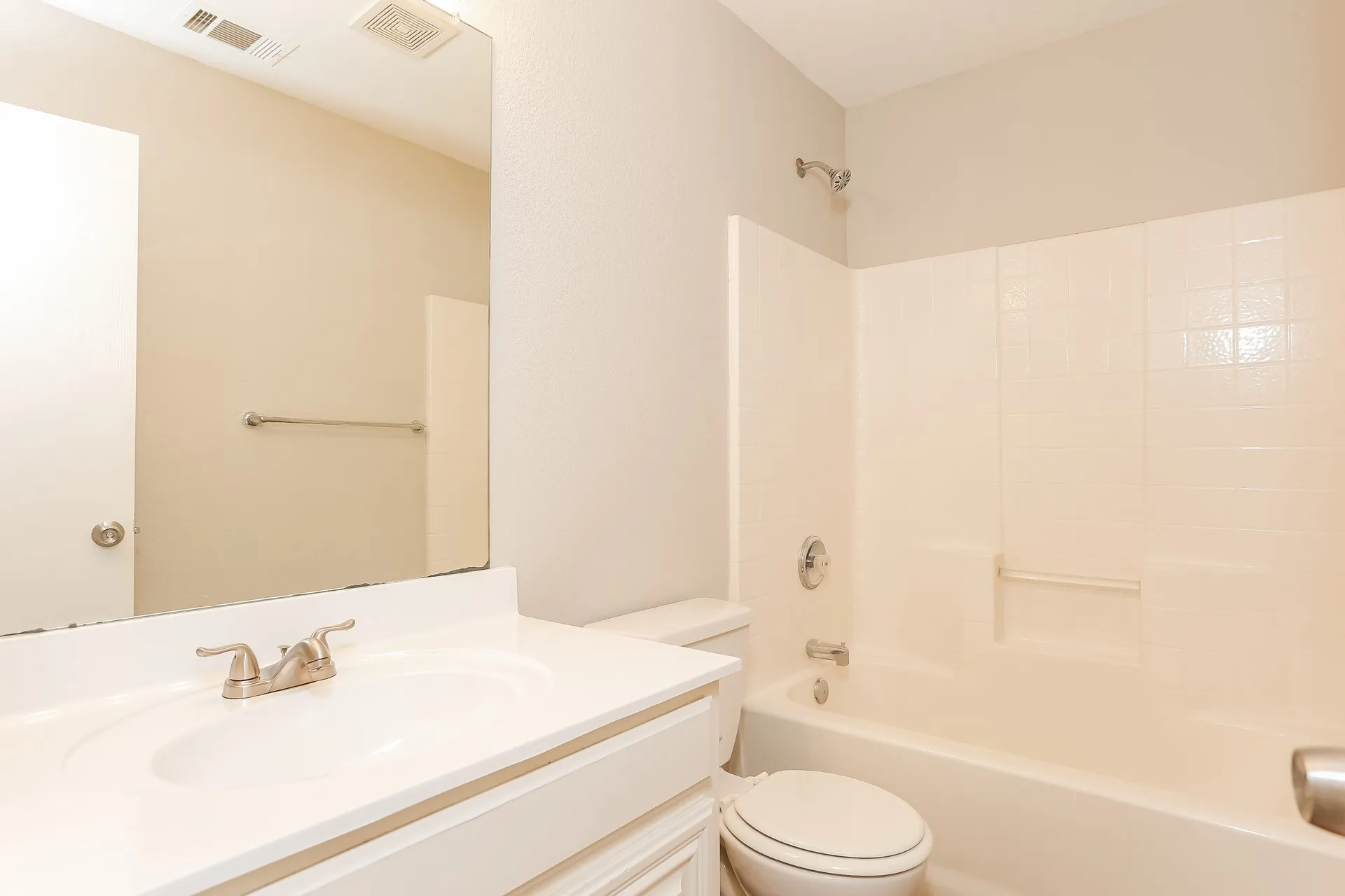 Single Family Residence For Rent in Tarrant County , 2216 Cancun Drive, Mansfield, Texas 76063, 4 Bedroom, 2 Bathroom, 2 Garage spaces, 1,801 Sqft, built in 2006, mls#21400388, Real Estate Agent in Mansfield, Homes For Rent in Tarrant county, Homes For Rent in Mansfield, Realtor in Mansfield Texas, Real Estate Brokerage Independent Realty Texas, Luminita Cordes Realtor