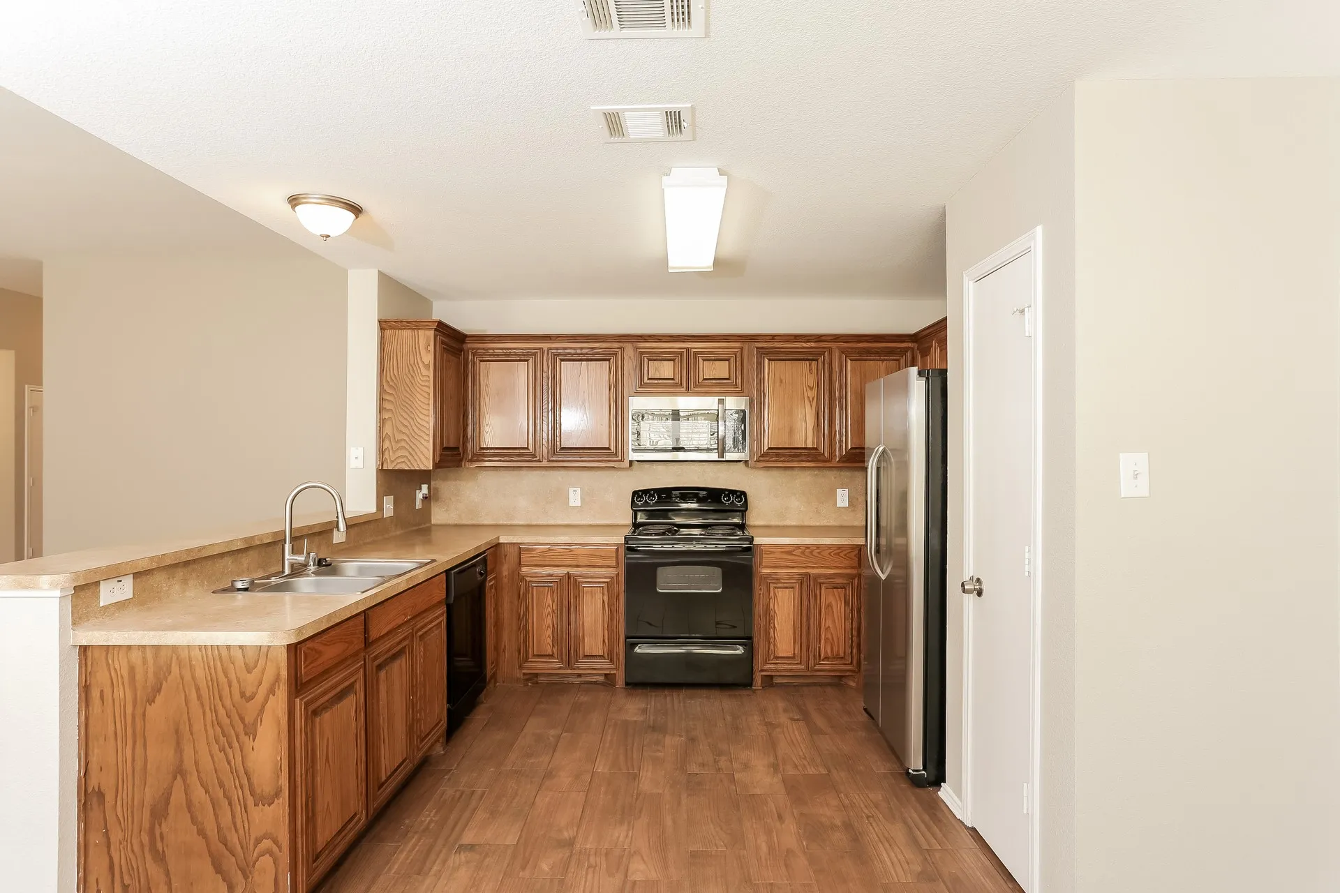 Single Family Residence For Rent in Tarrant County , 2216 Cancun Drive, Mansfield, Texas 76063, 4 Bedroom, 2 Bathroom, 2 Garage spaces, 1,801 Sqft, built in 2006, mls#21400388, Real Estate Agent in Mansfield, Homes For Rent in Tarrant county, Homes For Rent in Mansfield, Realtor in Mansfield Texas, Real Estate Brokerage Independent Realty Texas, Luminita Cordes Realtor
