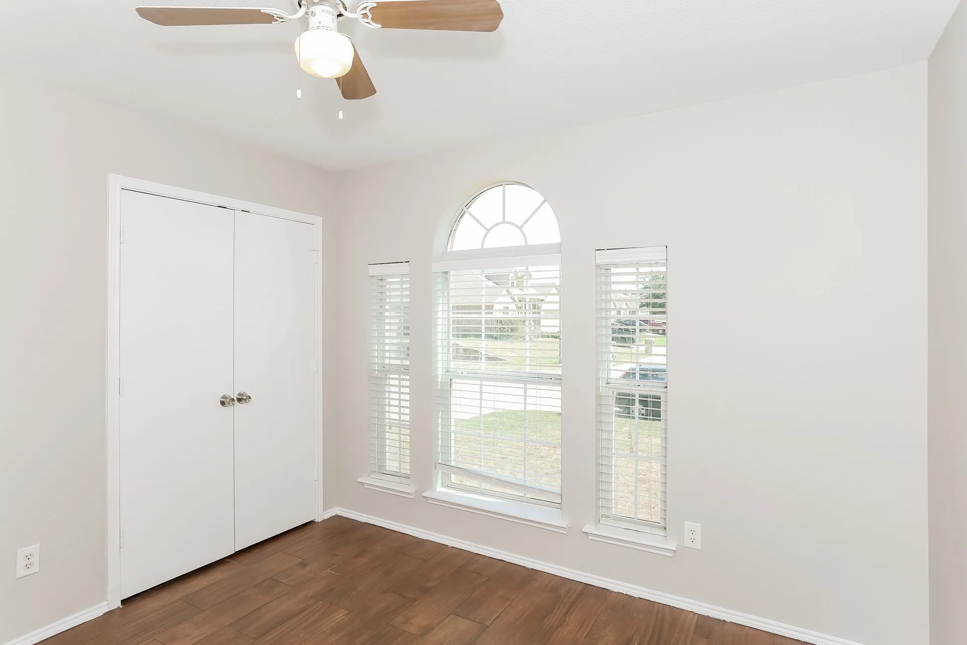 Single Family Residence For Rent in Tarrant County , 2216 Cancun Drive, Mansfield, Texas 76063, 4 Bedroom, 2 Bathroom, 2 Garage spaces, 1,801 Sqft, built in 2006, mls#21400388, Real Estate Agent in Mansfield, Homes For Rent in Tarrant county, Homes For Rent in Mansfield, Realtor in Mansfield Texas, Real Estate Brokerage Independent Realty Texas, Luminita Cordes Realtor