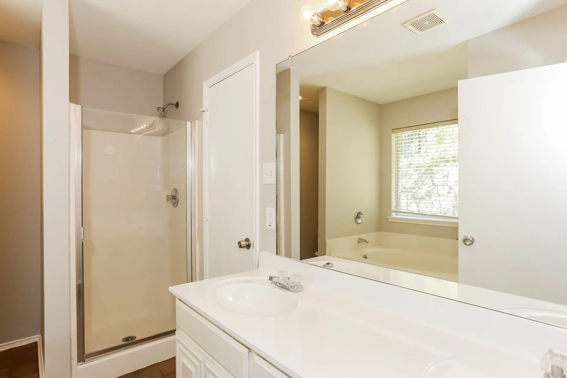 Single Family Residence For Rent in Tarrant County , 2216 Cancun Drive, Mansfield, Texas 76063, 4 Bedroom, 2 Bathroom, 2 Garage spaces, 1,801 Sqft, built in 2006, mls#21400388, Real Estate Agent in Mansfield, Homes For Rent in Tarrant county, Homes For Rent in Mansfield, Realtor in Mansfield Texas, Real Estate Brokerage Independent Realty Texas, Luminita Cordes Realtor