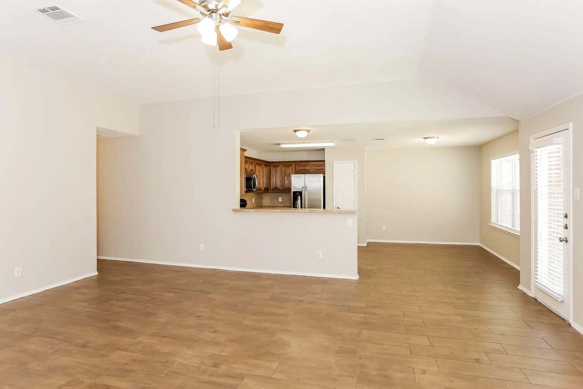 Single Family Residence For Rent in Tarrant County , 2216 Cancun Drive, Mansfield, Texas 76063, 4 Bedroom, 2 Bathroom, 2 Garage spaces, 1,801 Sqft, built in 2006, mls#21400388, Real Estate Agent in Mansfield, Homes For Rent in Tarrant county, Homes For Rent in Mansfield, Realtor in Mansfield Texas, Real Estate Brokerage Independent Realty Texas, Luminita Cordes Realtor