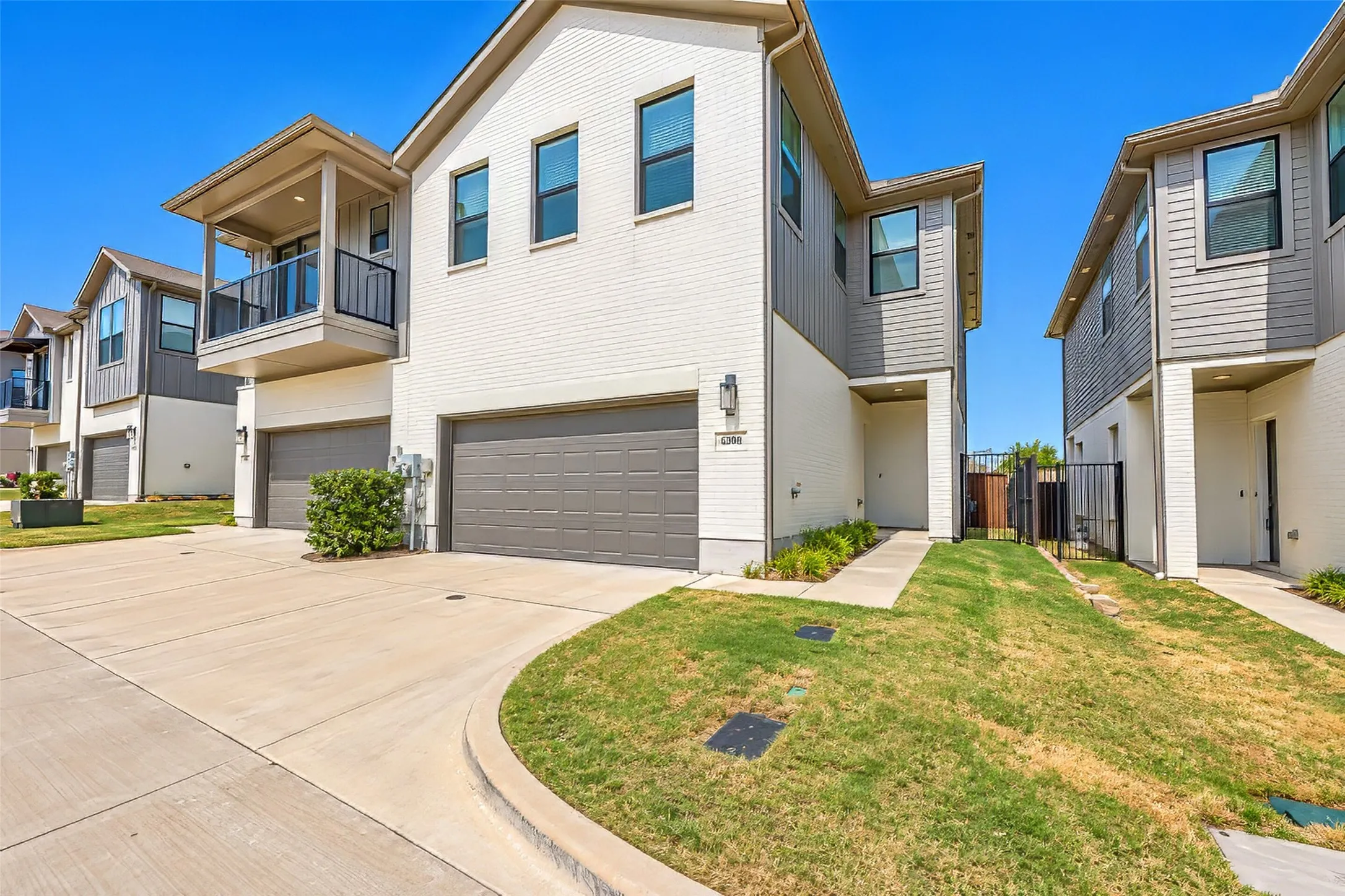 Townhouse For Rent in Tarrant County , 6308 Oakbend Circle, Fort Worth, Texas 76132, 3 Bedroom, 3 Bathroom, 2 Garage spaces, 1,999 Sqft, built in 2020, mls#21393340, Real Estate Agent in Fort Worth, Homes For Rent in Tarrant county, Homes For Rent in Fort Worth, Realtor in Fort Worth Texas, Real Estate Brokerage Independent Realty Texas, Luminita Cordes Realtor