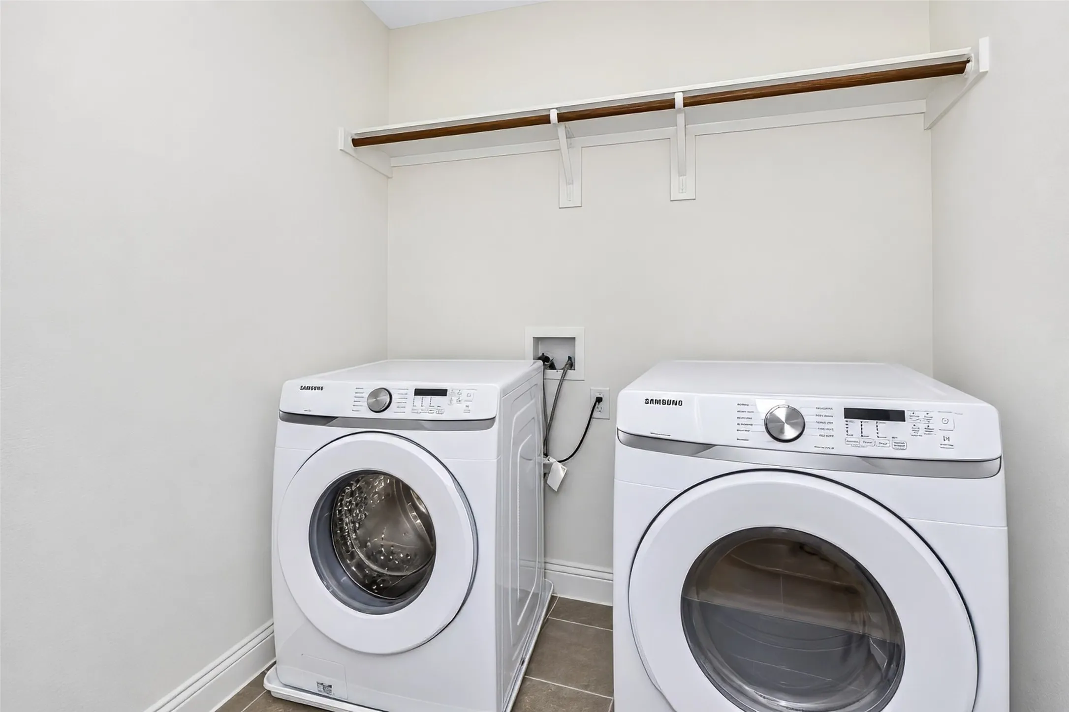 Townhouse For Rent in Tarrant County , 6308 Oakbend Circle, Fort Worth, Texas 76132, 3 Bedroom, 3 Bathroom, 2 Garage spaces, 1,999 Sqft, built in 2020, mls#21393340, Real Estate Agent in Fort Worth, Homes For Rent in Tarrant county, Homes For Rent in Fort Worth, Realtor in Fort Worth Texas, Real Estate Brokerage Independent Realty Texas, Luminita Cordes Realtor