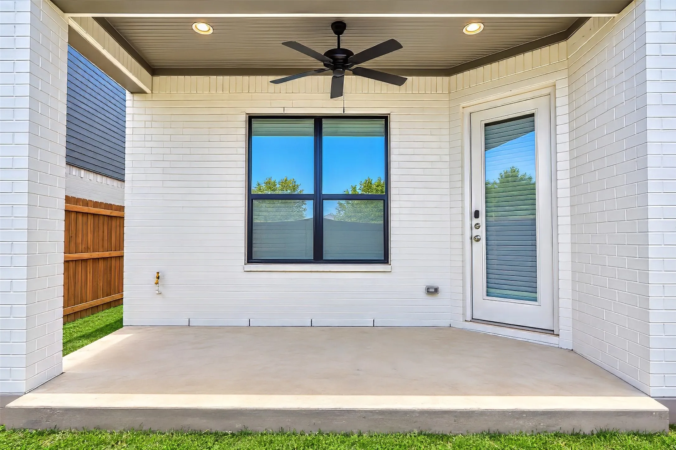 Townhouse For Rent in Tarrant County , 6308 Oakbend Circle, Fort Worth, Texas 76132, 3 Bedroom, 3 Bathroom, 2 Garage spaces, 1,999 Sqft, built in 2020, mls#21393340, Real Estate Agent in Fort Worth, Homes For Rent in Tarrant county, Homes For Rent in Fort Worth, Realtor in Fort Worth Texas, Real Estate Brokerage Independent Realty Texas, Luminita Cordes Realtor