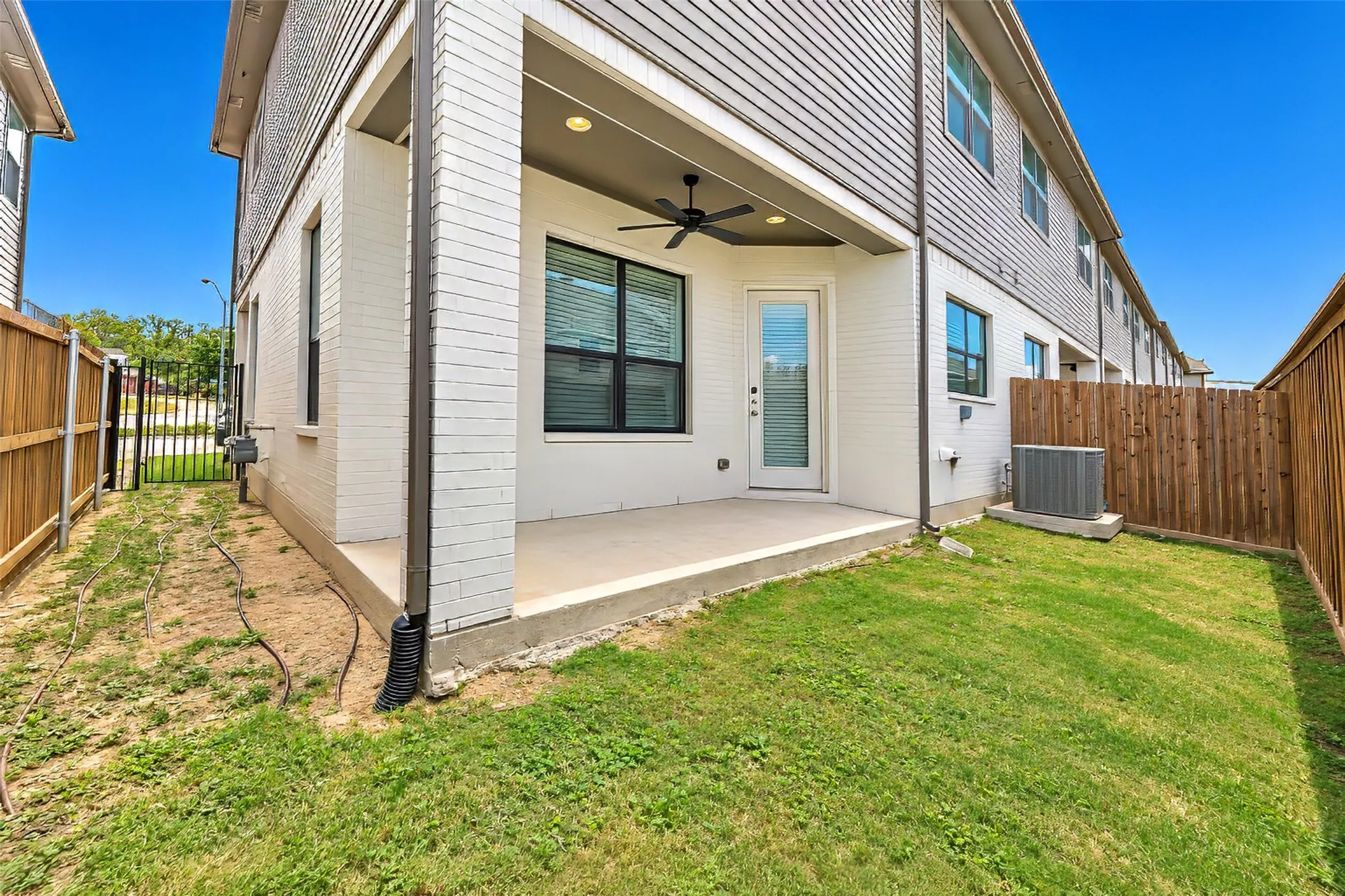 Townhouse For Rent in Tarrant County , 6308 Oakbend Circle, Fort Worth, Texas 76132, 3 Bedroom, 3 Bathroom, 2 Garage spaces, 1,999 Sqft, built in 2020, mls#21393340, Real Estate Agent in Fort Worth, Homes For Rent in Tarrant county, Homes For Rent in Fort Worth, Realtor in Fort Worth Texas, Real Estate Brokerage Independent Realty Texas, Luminita Cordes Realtor