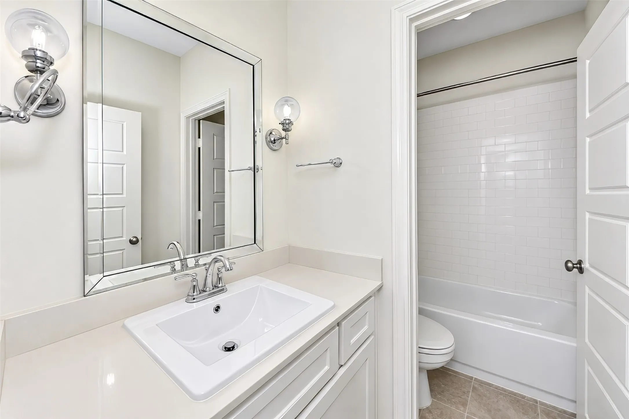 Townhouse For Rent in Tarrant County , 6308 Oakbend Circle, Fort Worth, Texas 76132, 3 Bedroom, 3 Bathroom, 2 Garage spaces, 1,999 Sqft, built in 2020, mls#21393340, Real Estate Agent in Fort Worth, Homes For Rent in Tarrant county, Homes For Rent in Fort Worth, Realtor in Fort Worth Texas, Real Estate Brokerage Independent Realty Texas, Luminita Cordes Realtor