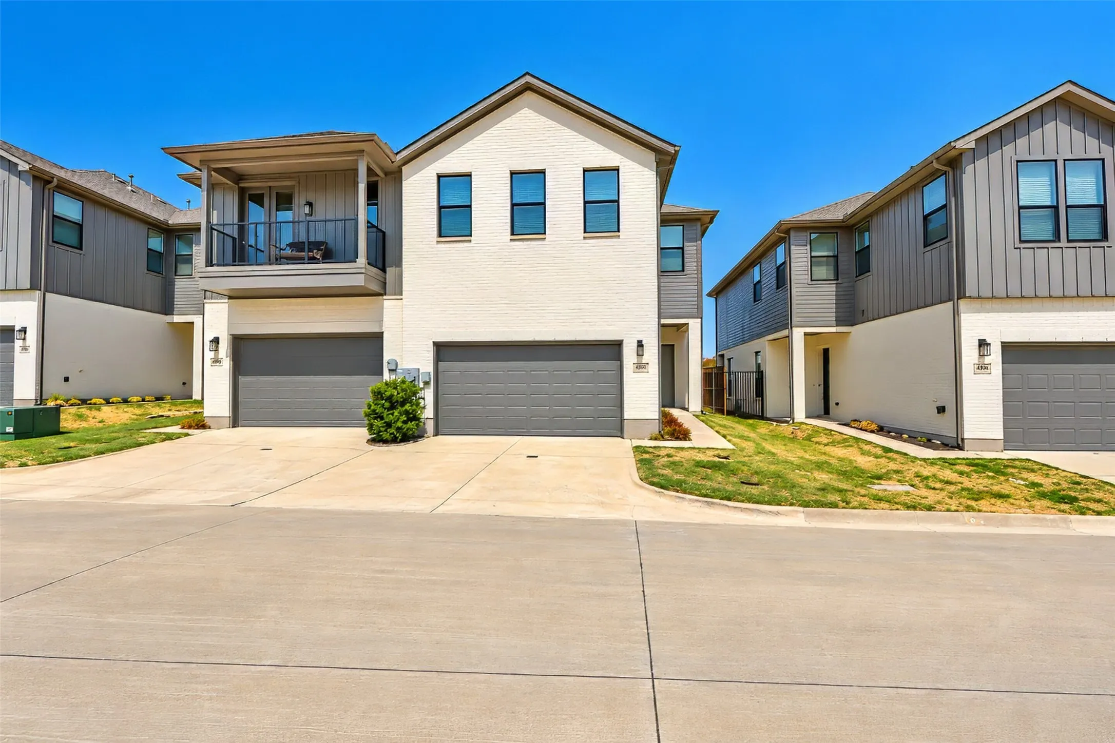 Townhouse For Rent in Tarrant County , 6308 Oakbend Circle, Fort Worth, Texas 76132, 3 Bedroom, 3 Bathroom, 2 Garage spaces, 1,999 Sqft, built in 2020, mls#21393340, Real Estate Agent in Fort Worth, Homes For Rent in Tarrant county, Homes For Rent in Fort Worth, Realtor in Fort Worth Texas, Real Estate Brokerage Independent Realty Texas, Luminita Cordes Realtor