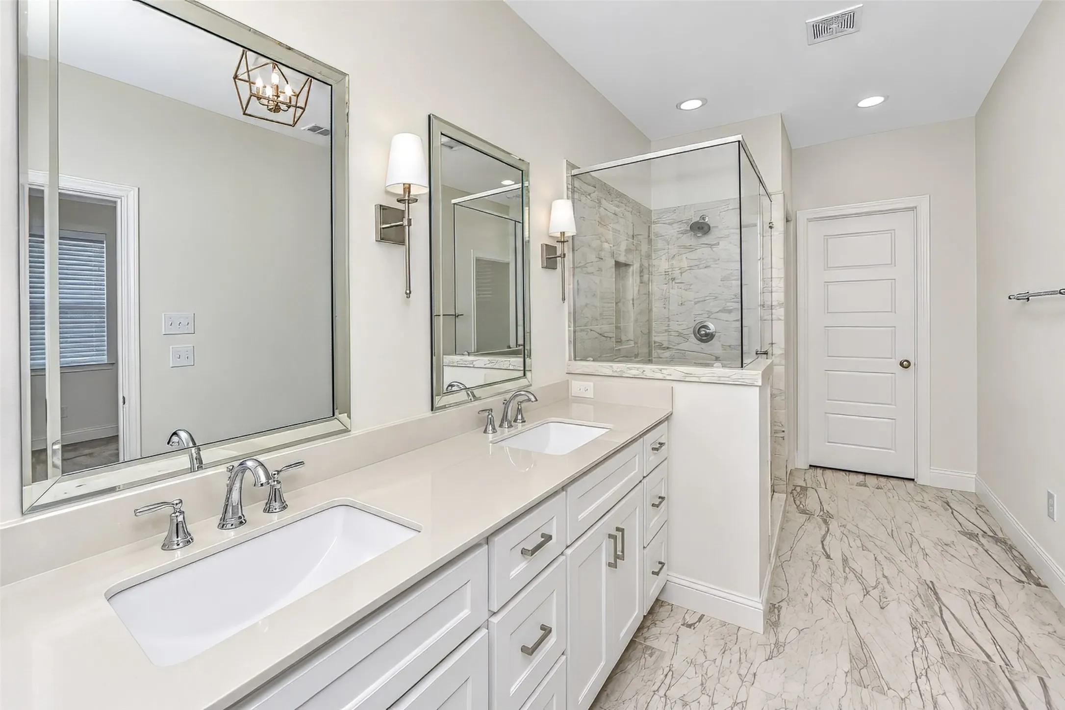 Townhouse For Rent in Tarrant County , 6308 Oakbend Circle, Fort Worth, Texas 76132, 3 Bedroom, 3 Bathroom, 2 Garage spaces, 1,999 Sqft, built in 2020, mls#21393340, Real Estate Agent in Fort Worth, Homes For Rent in Tarrant county, Homes For Rent in Fort Worth, Realtor in Fort Worth Texas, Real Estate Brokerage Independent Realty Texas, Luminita Cordes Realtor