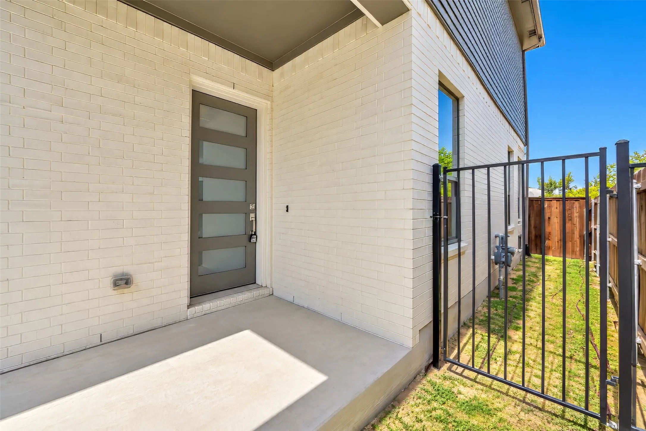 Townhouse For Rent in Tarrant County , 6308 Oakbend Circle, Fort Worth, Texas 76132, 3 Bedroom, 3 Bathroom, 2 Garage spaces, 1,999 Sqft, built in 2020, mls#21393340, Real Estate Agent in Fort Worth, Homes For Rent in Tarrant county, Homes For Rent in Fort Worth, Realtor in Fort Worth Texas, Real Estate Brokerage Independent Realty Texas, Luminita Cordes Realtor