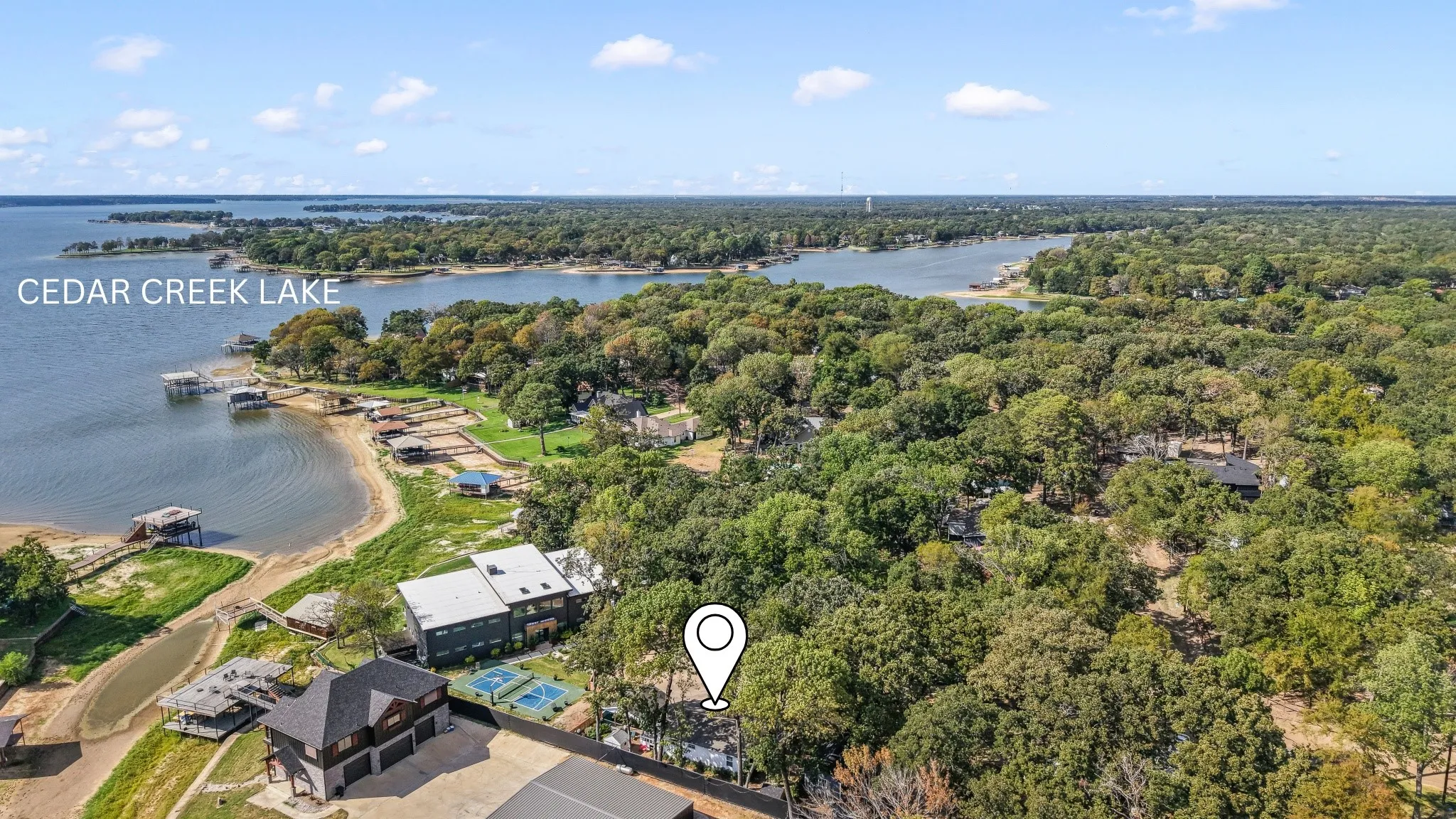 Single Family Residence For Sale in Henderson County , 303 S Bay Circle, Mabank, Texas 75156, 3 Bedroom, 1 Bathroom, Garage spaces, 960 Sqft, built in 1988, mls#21397630, Real Estate Agent in Mabank, Homes For Sale in Henderson county, Homes For Sale in Mabank, Realtor in Mabank Texas, Real Estate Brokerage Independent Realty Texas, Luminita Cordes Realtor
