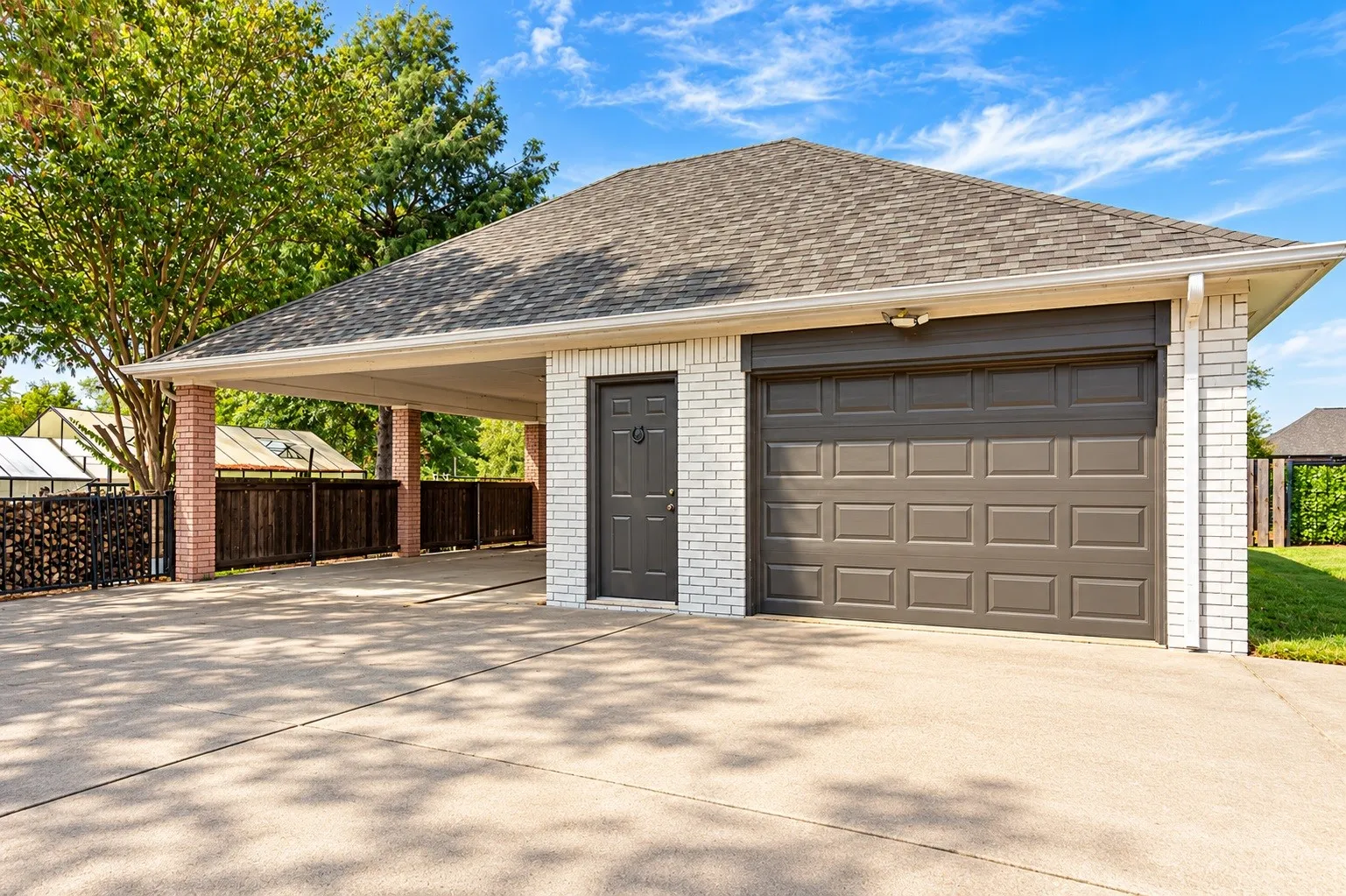 Detached garage/workshop area with carport