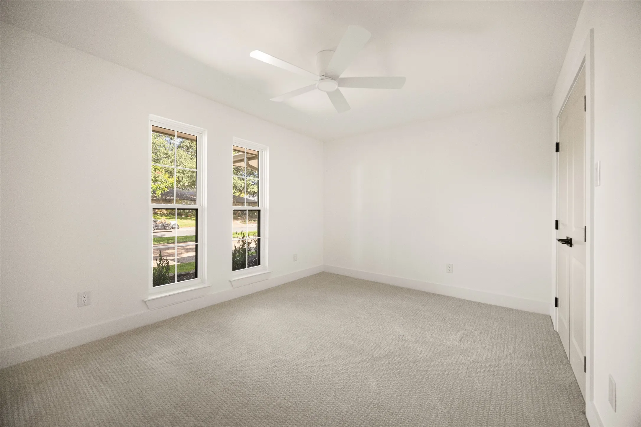 Single Family Residence For Sale in Dallas County , 10656 Cox Lane, Dallas, Texas 75229, 5 Bedroom, 4 Bathroom, 3 Garage spaces, 2,904 Sqft, built in 1972, mls#21395144, Real Estate Agent in Dallas, Homes For Sale in Dallas county, Homes For Sale in Dallas, Realtor in Dallas Texas, Real Estate Brokerage Independent Realty Texas, Luminita Cordes Realtor