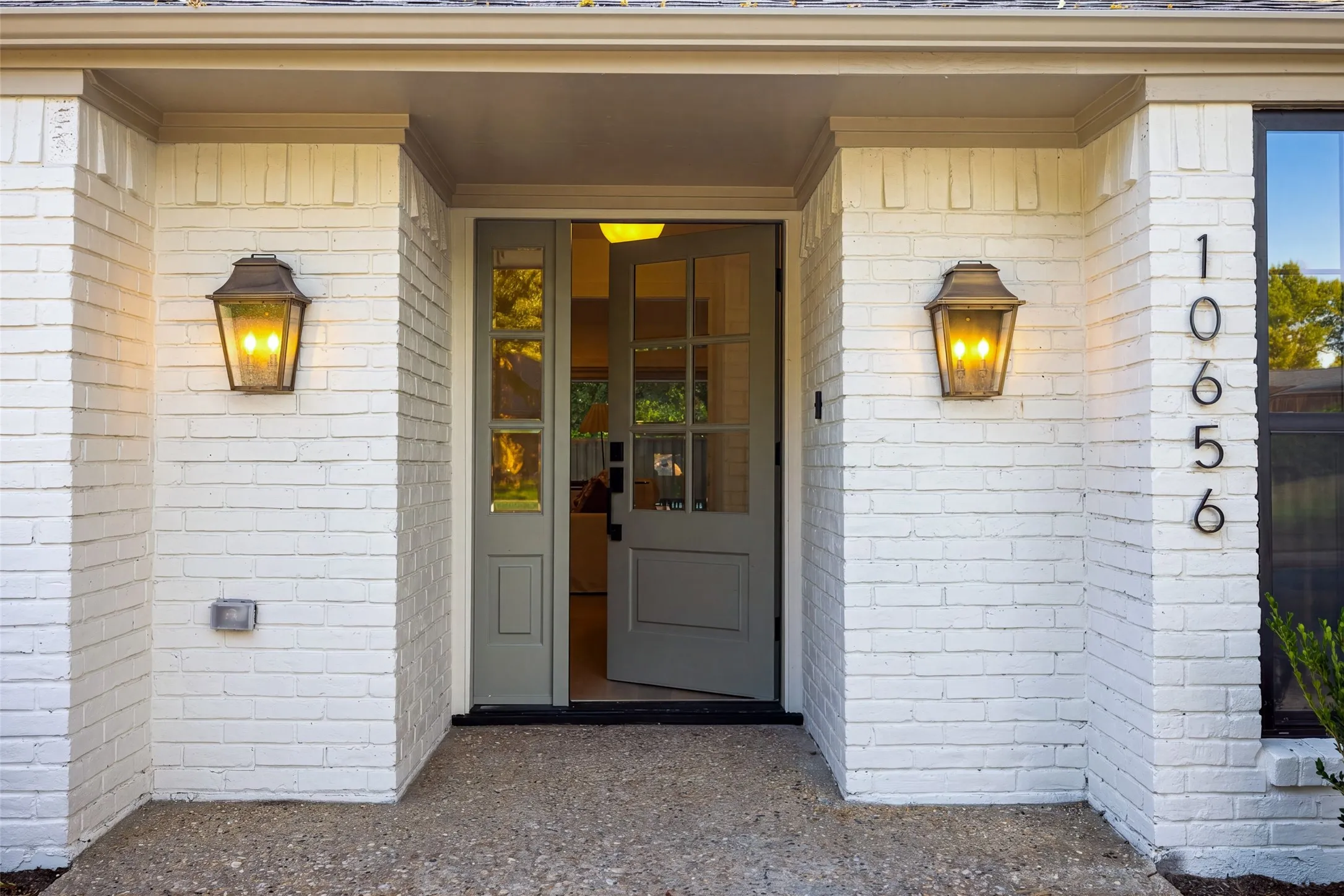 Single Family Residence For Sale in Dallas County , 10656 Cox Lane, Dallas, Texas 75229, 5 Bedroom, 4 Bathroom, 3 Garage spaces, 2,904 Sqft, built in 1972, mls#21395144, Real Estate Agent in Dallas, Homes For Sale in Dallas county, Homes For Sale in Dallas, Realtor in Dallas Texas, Real Estate Brokerage Independent Realty Texas, Luminita Cordes Realtor