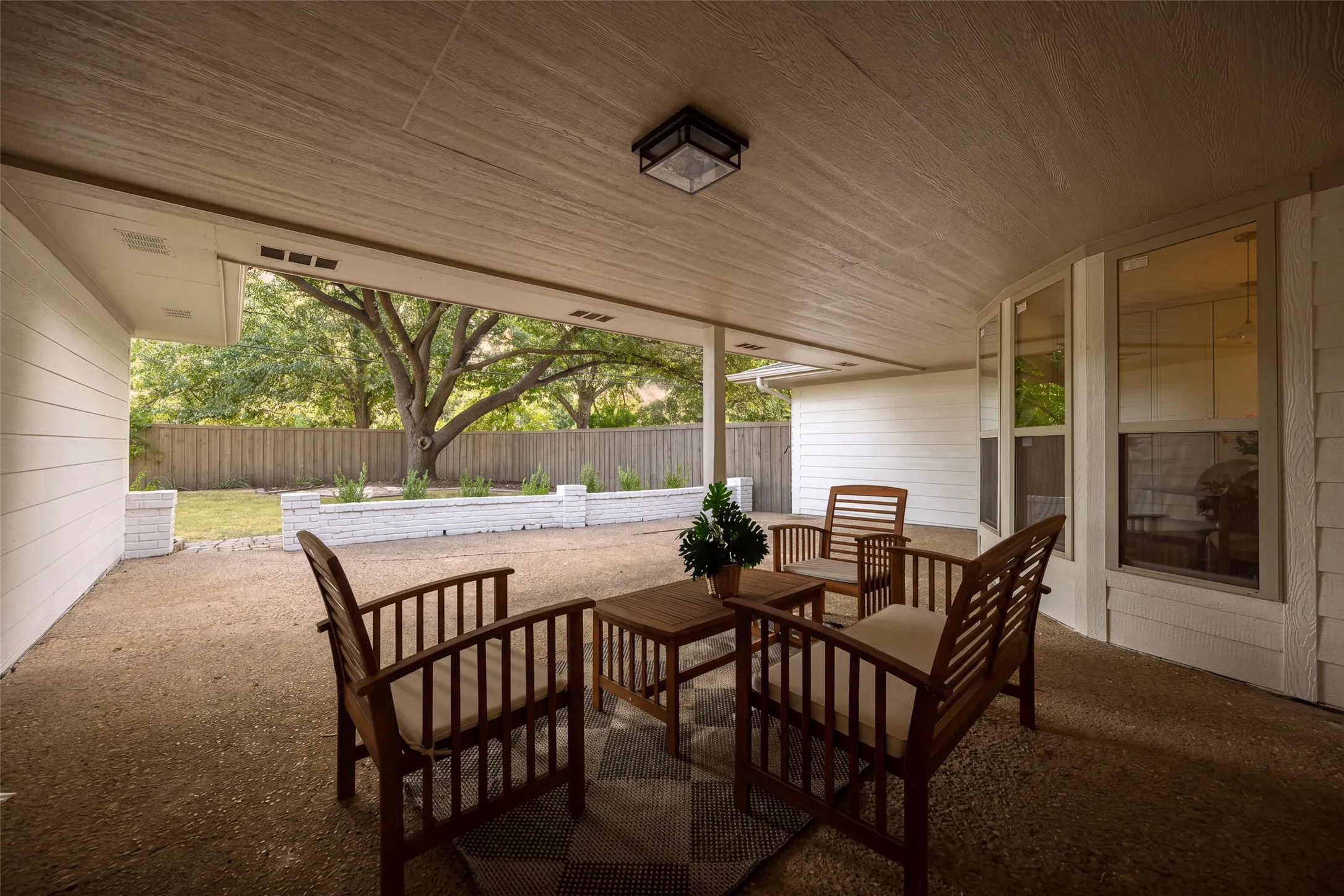 Single Family Residence For Sale in Dallas County , 10656 Cox Lane, Dallas, Texas 75229, 5 Bedroom, 4 Bathroom, 3 Garage spaces, 2,904 Sqft, built in 1972, mls#21395144, Real Estate Agent in Dallas, Homes For Sale in Dallas county, Homes For Sale in Dallas, Realtor in Dallas Texas, Real Estate Brokerage Independent Realty Texas, Luminita Cordes Realtor