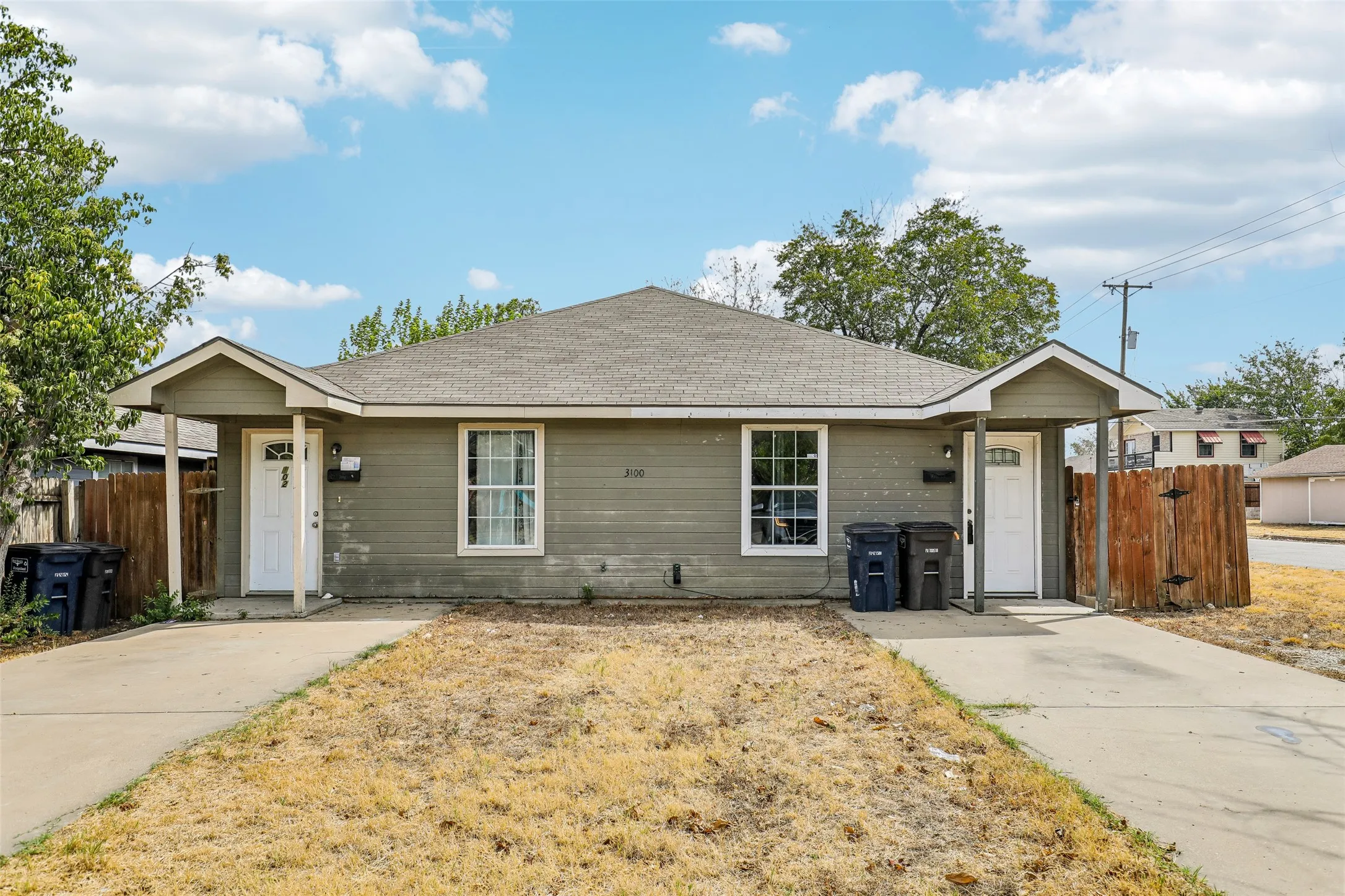 Full duplex on corner lot