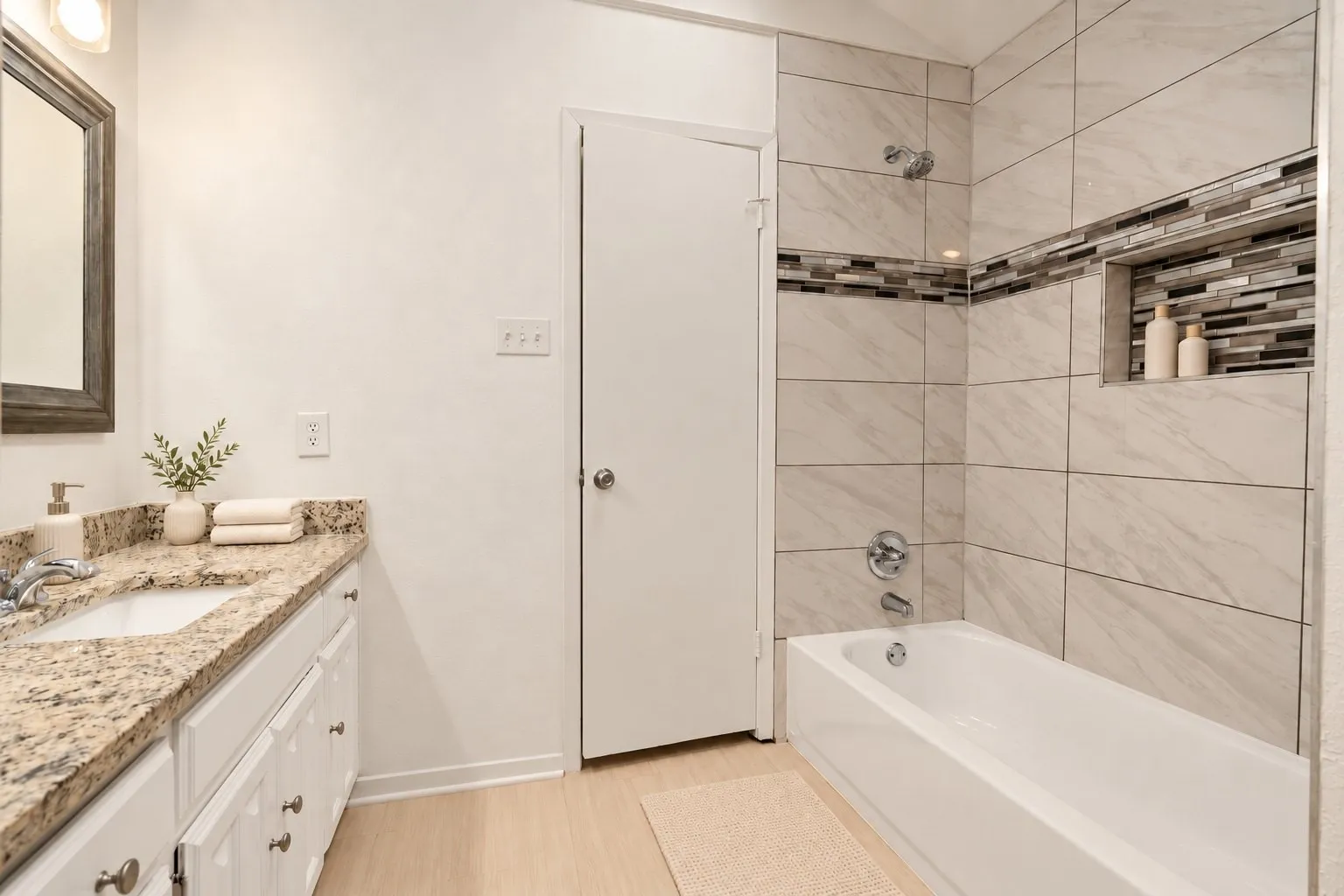 Second bath with tub and shower. Virtually staged.