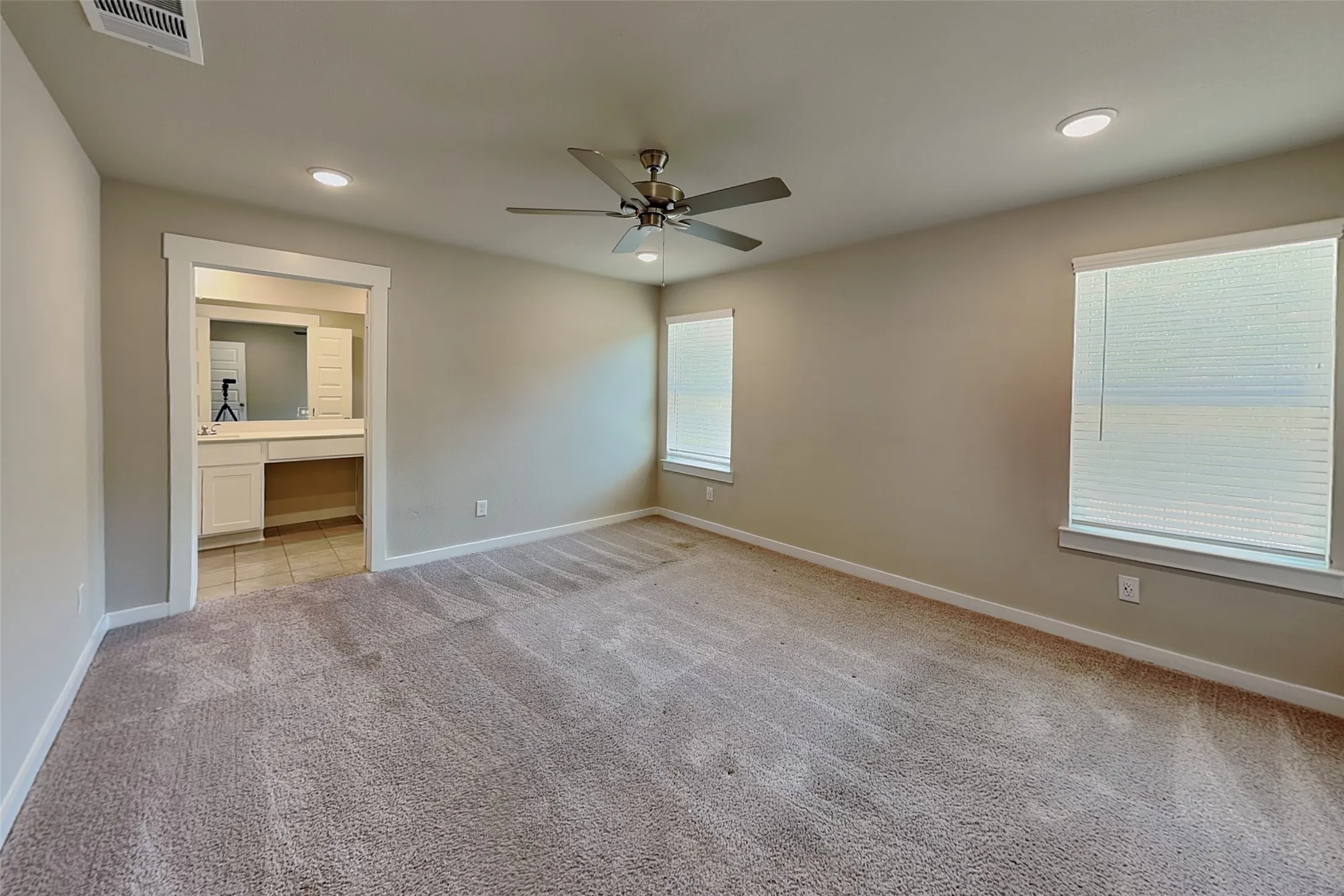 Townhouse For Rent in Tarrant County , 225 Territory Trail, Fort Worth, Texas 76120, 3 Bedroom, 3 Bathroom, 2 Garage spaces, 1,829 Sqft, built in 2024, mls#21399547, Real Estate Agent in Fort Worth, Homes For Rent in Tarrant county, Homes For Rent in Fort Worth, Realtor in Fort Worth Texas, Real Estate Brokerage Independent Realty Texas, Luminita Cordes Realtor