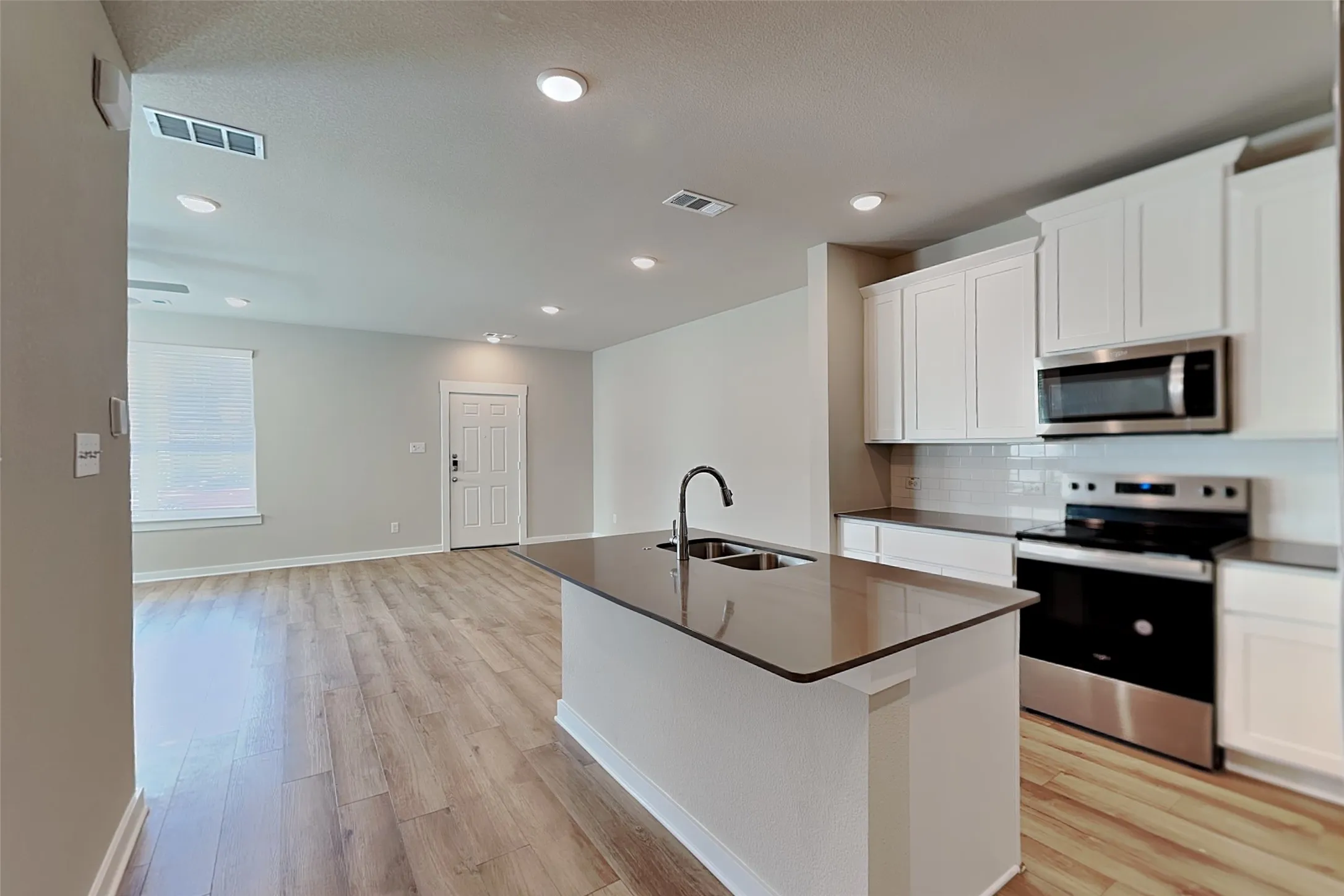 Townhouse For Rent in Tarrant County , 225 Territory Trail, Fort Worth, Texas 76120, 3 Bedroom, 3 Bathroom, 2 Garage spaces, 1,829 Sqft, built in 2024, mls#21399547, Real Estate Agent in Fort Worth, Homes For Rent in Tarrant county, Homes For Rent in Fort Worth, Realtor in Fort Worth Texas, Real Estate Brokerage Independent Realty Texas, Luminita Cordes Realtor
